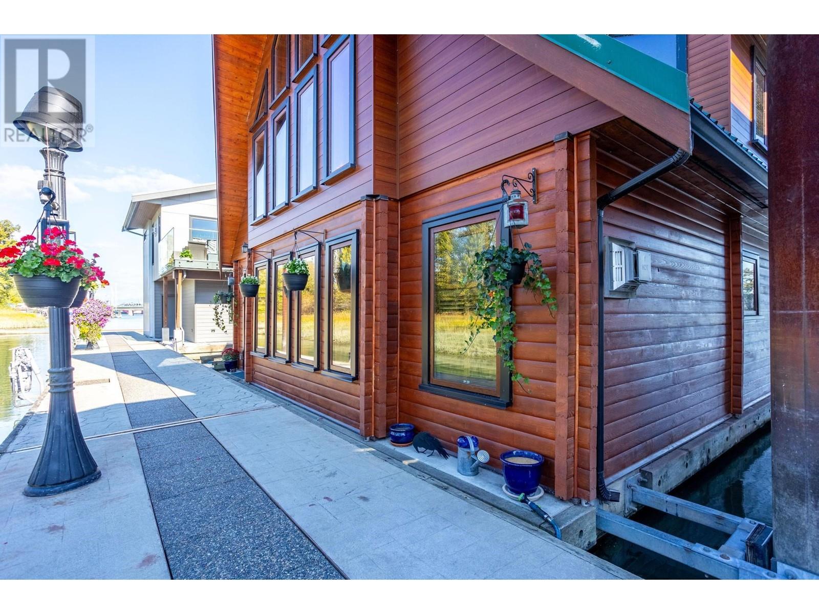 13 700 South Dyke Road, New Westminster, British Columbia  V3M 4Z8 - Photo 2 - R2818122