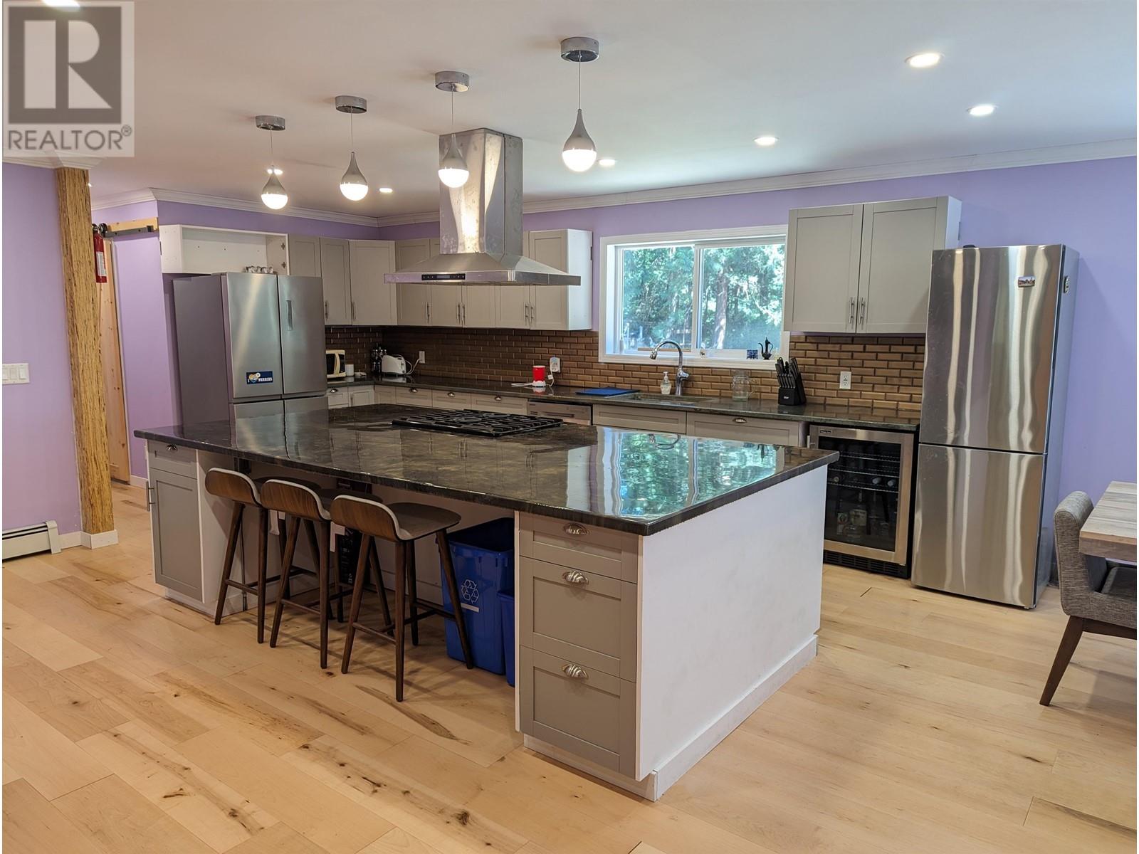 894 North Road, Gibsons, British Columbia  V0N 1V7 - Photo 10 - R2818632