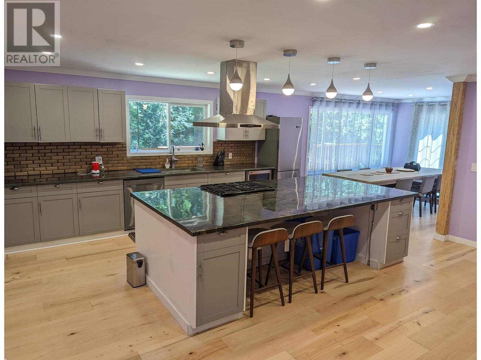894 North Road, Gibsons, British Columbia  V0N 1V7 - Photo 11 - R2818632