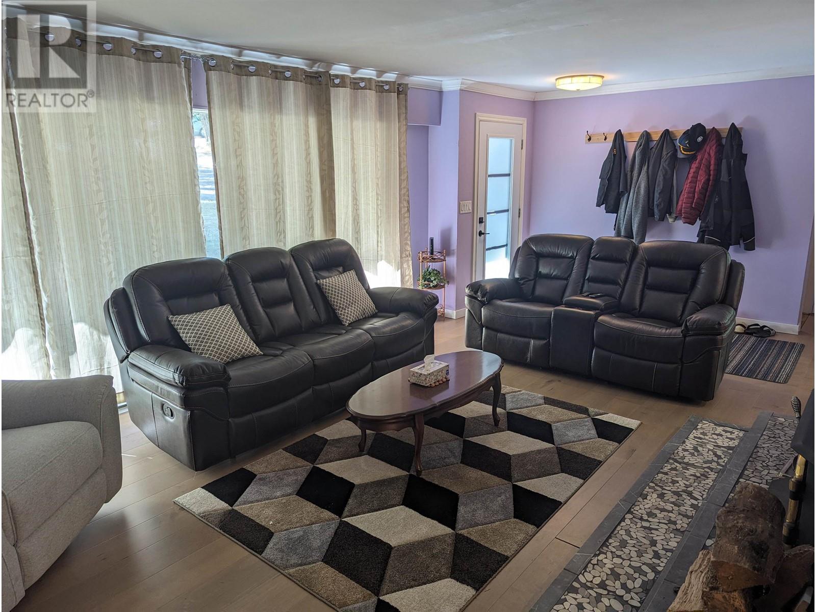 894 North Road, Gibsons, British Columbia  V0N 1V7 - Photo 14 - R2818632