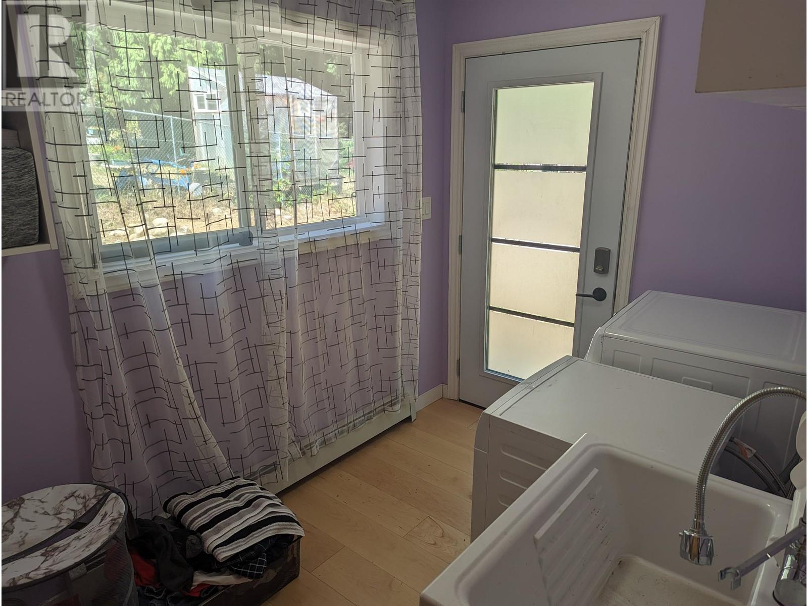 894 North Road, Gibsons, British Columbia  V0N 1V7 - Photo 19 - R2818632