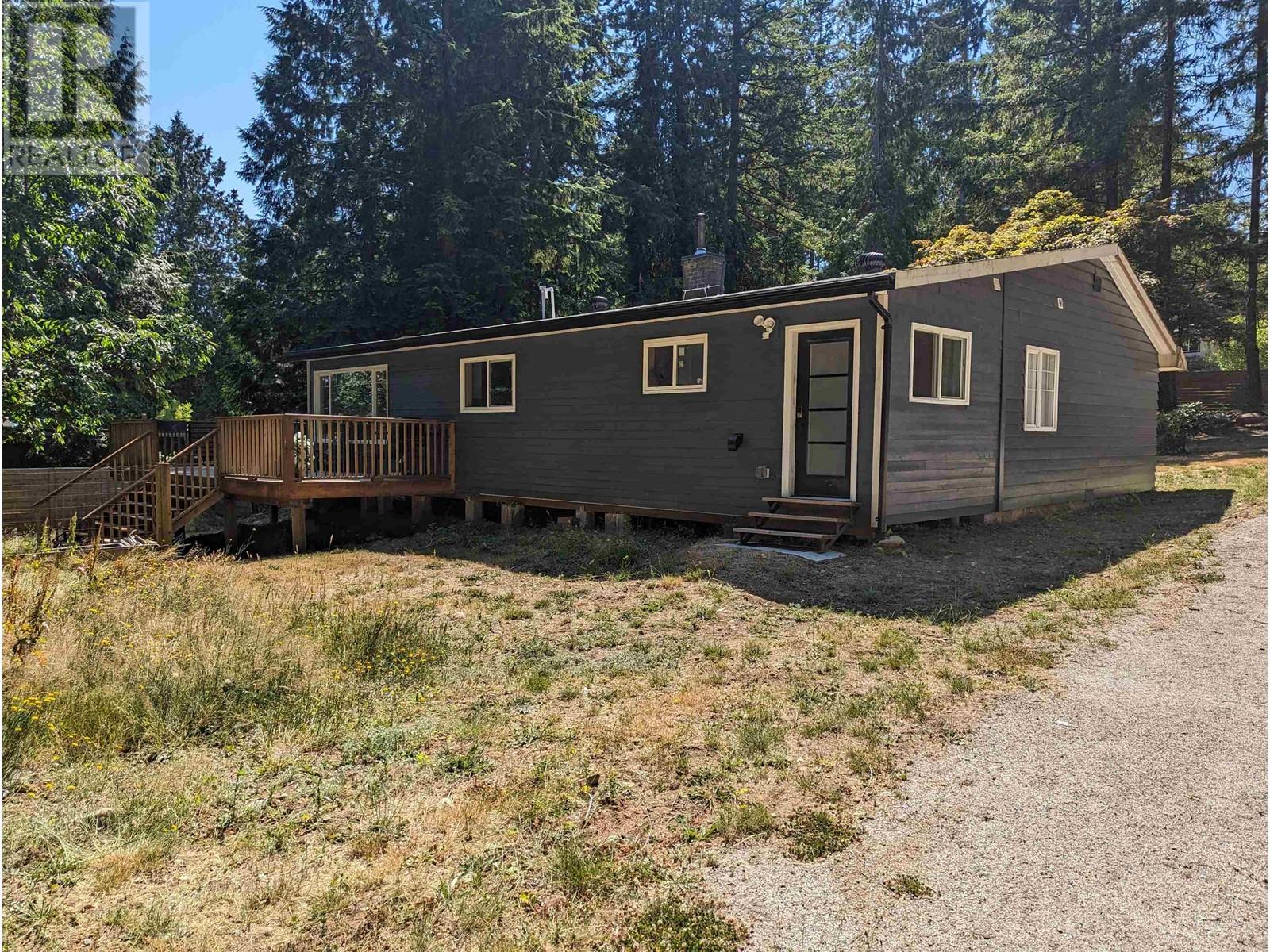 894 North Road, Gibsons, British Columbia  V0N 1V7 - Photo 3 - R2818632