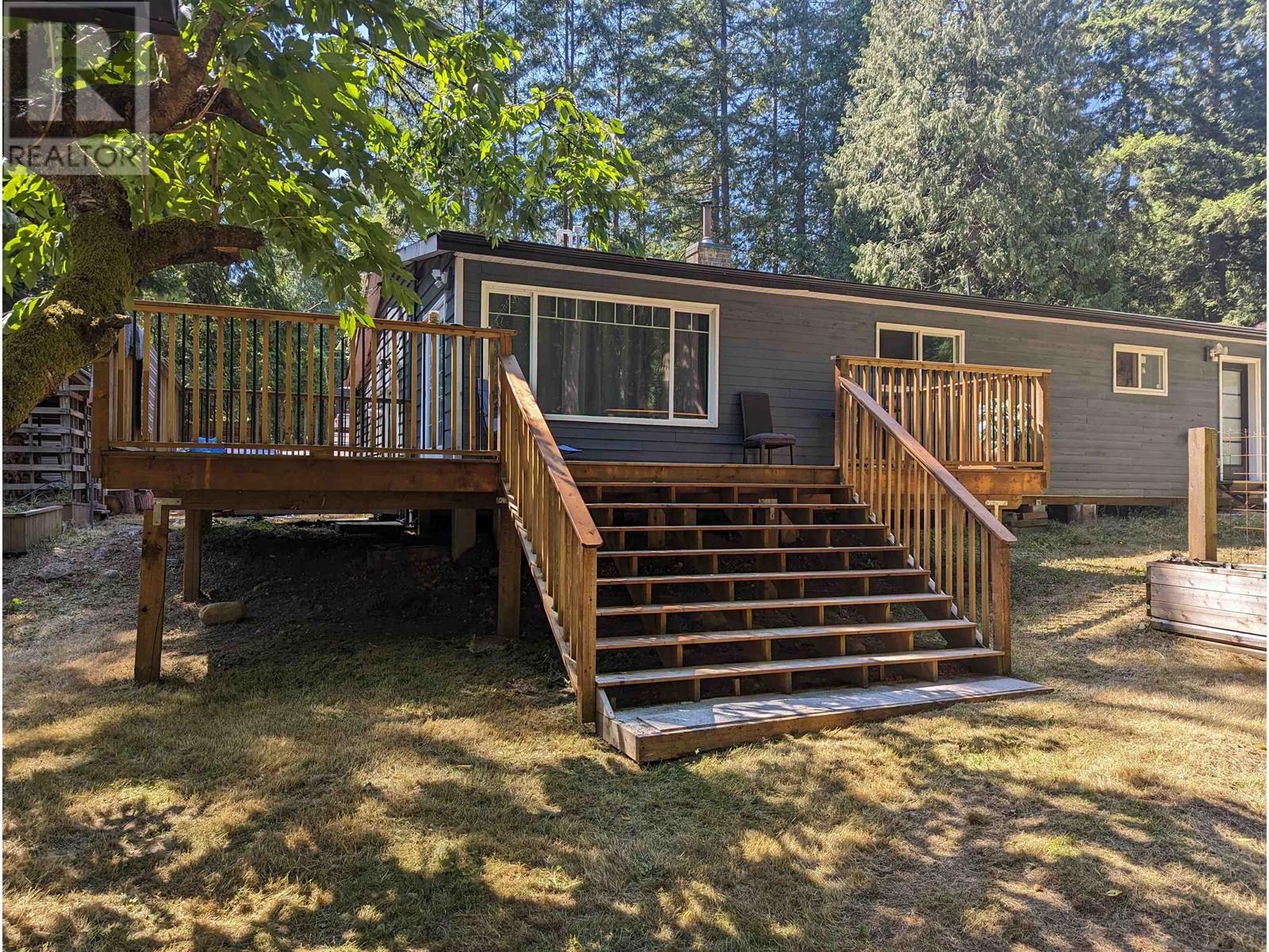 894 North Road, Gibsons, British Columbia  V0N 1V7 - Photo 4 - R2818632