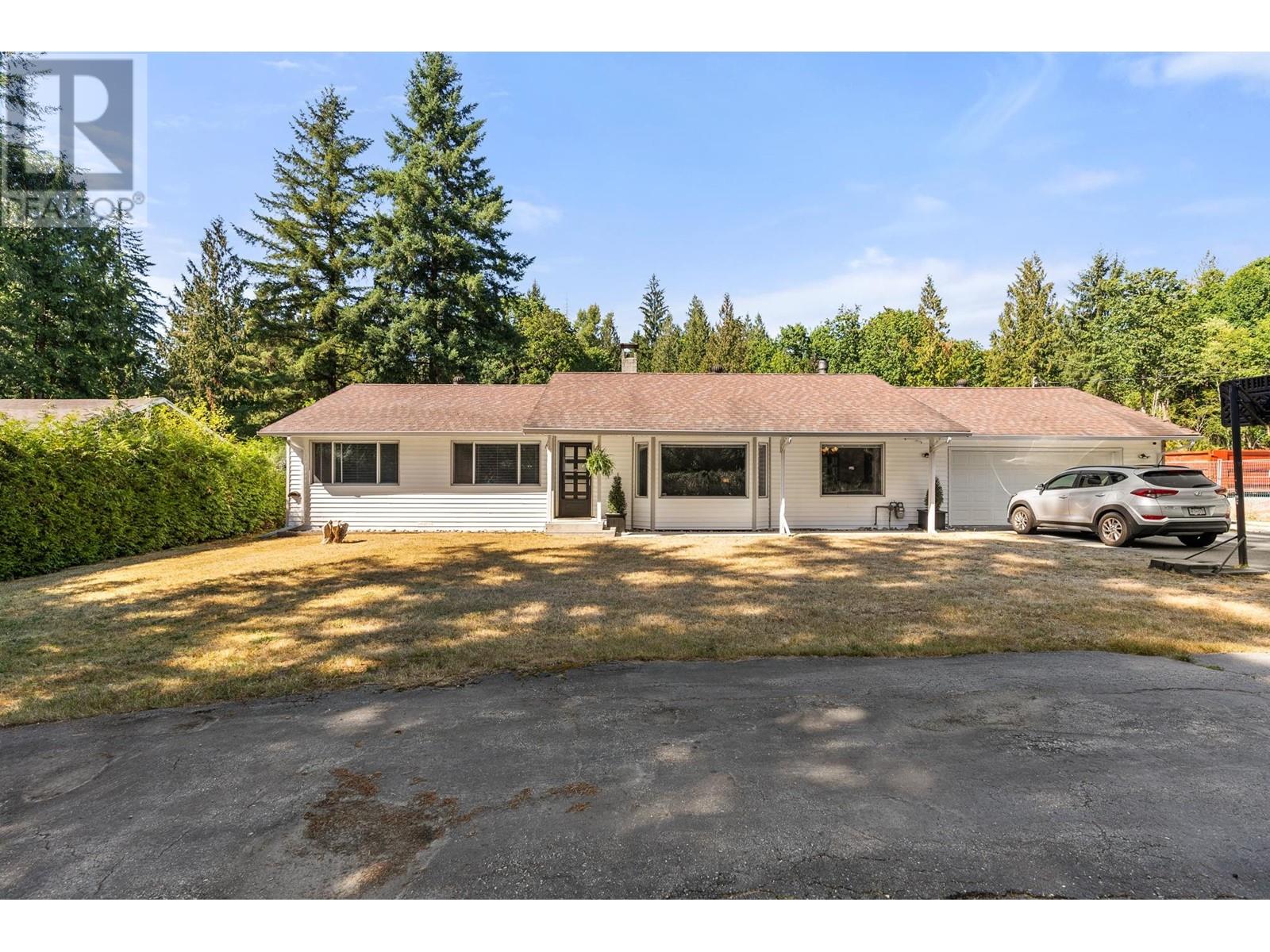 23679 Fern Crescent, Maple Ridge, British Columbia  V4R 2S9 - Photo 2 - R2815992