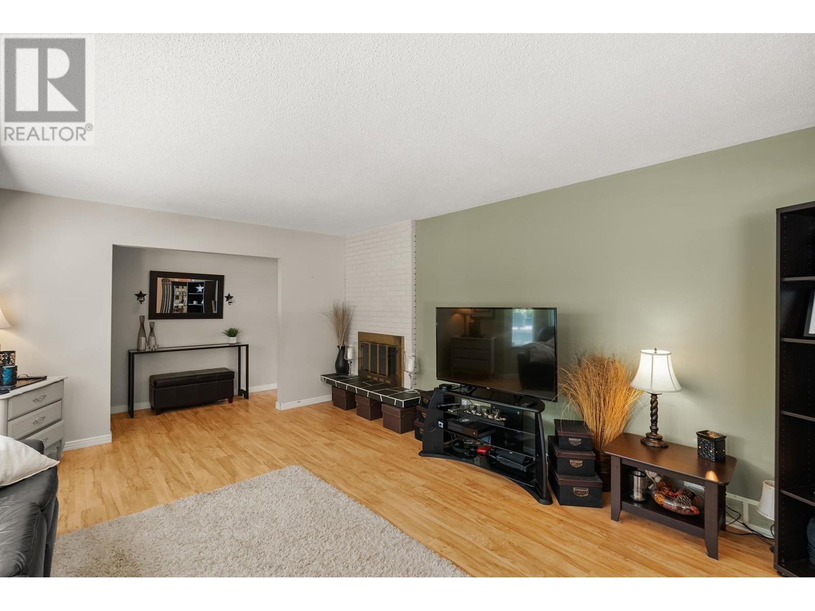 23679 Fern Crescent, Maple Ridge, British Columbia  V4R 2S9 - Photo 6 - R2815992