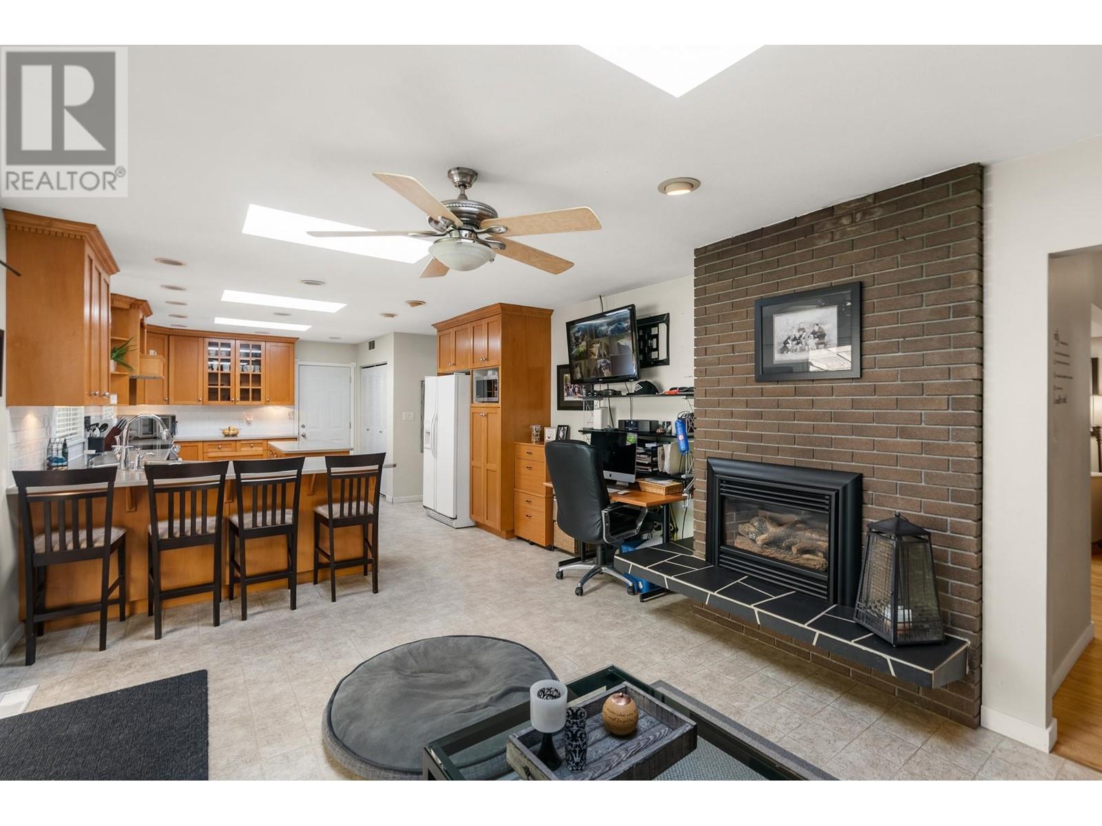 23679 Fern Crescent, Maple Ridge, British Columbia  V4R 2S9 - Photo 9 - R2815992