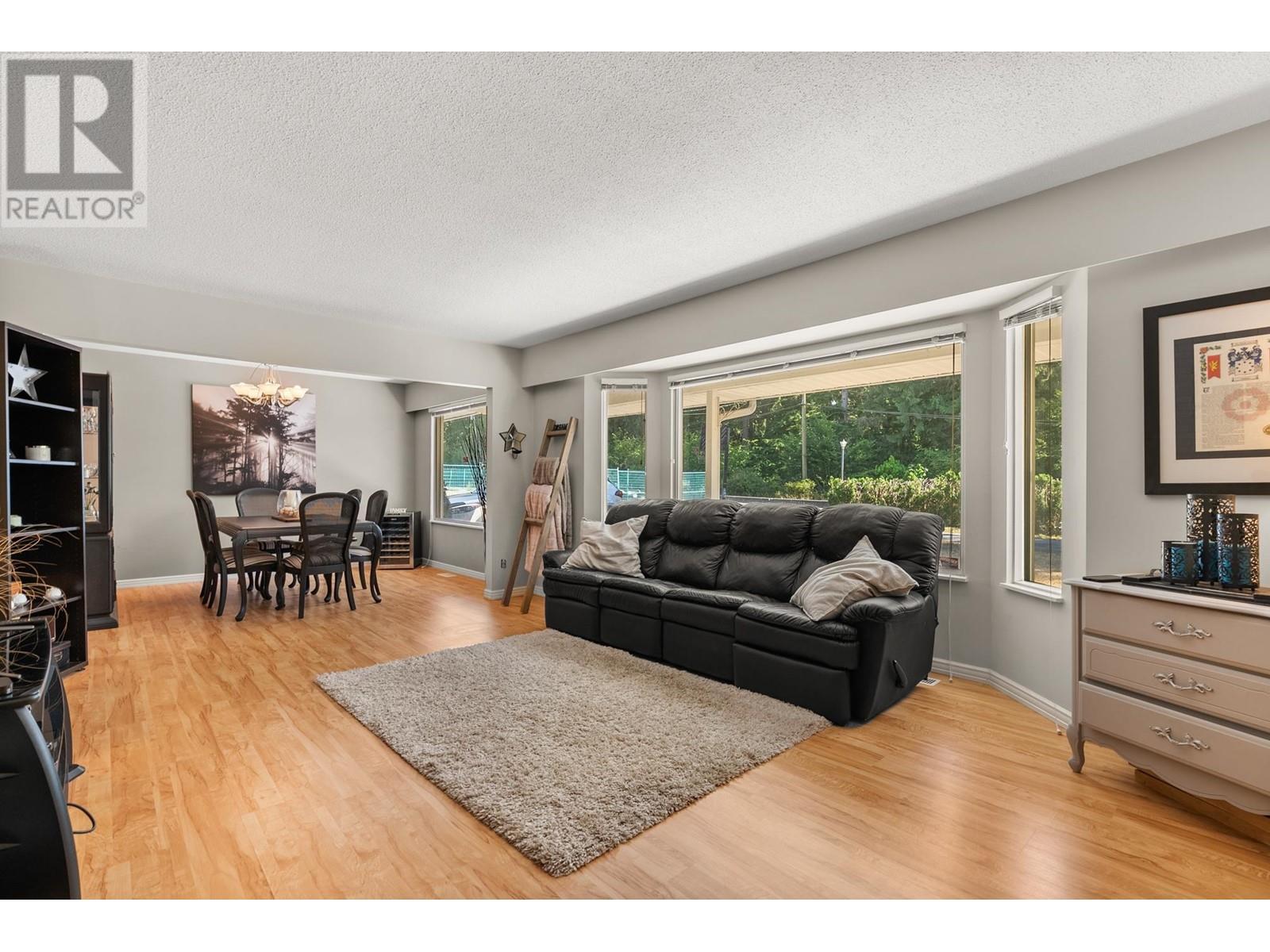 23679 Fern Crescent, Maple Ridge, British Columbia  V4R 2S9 - Photo 4 - R2815992