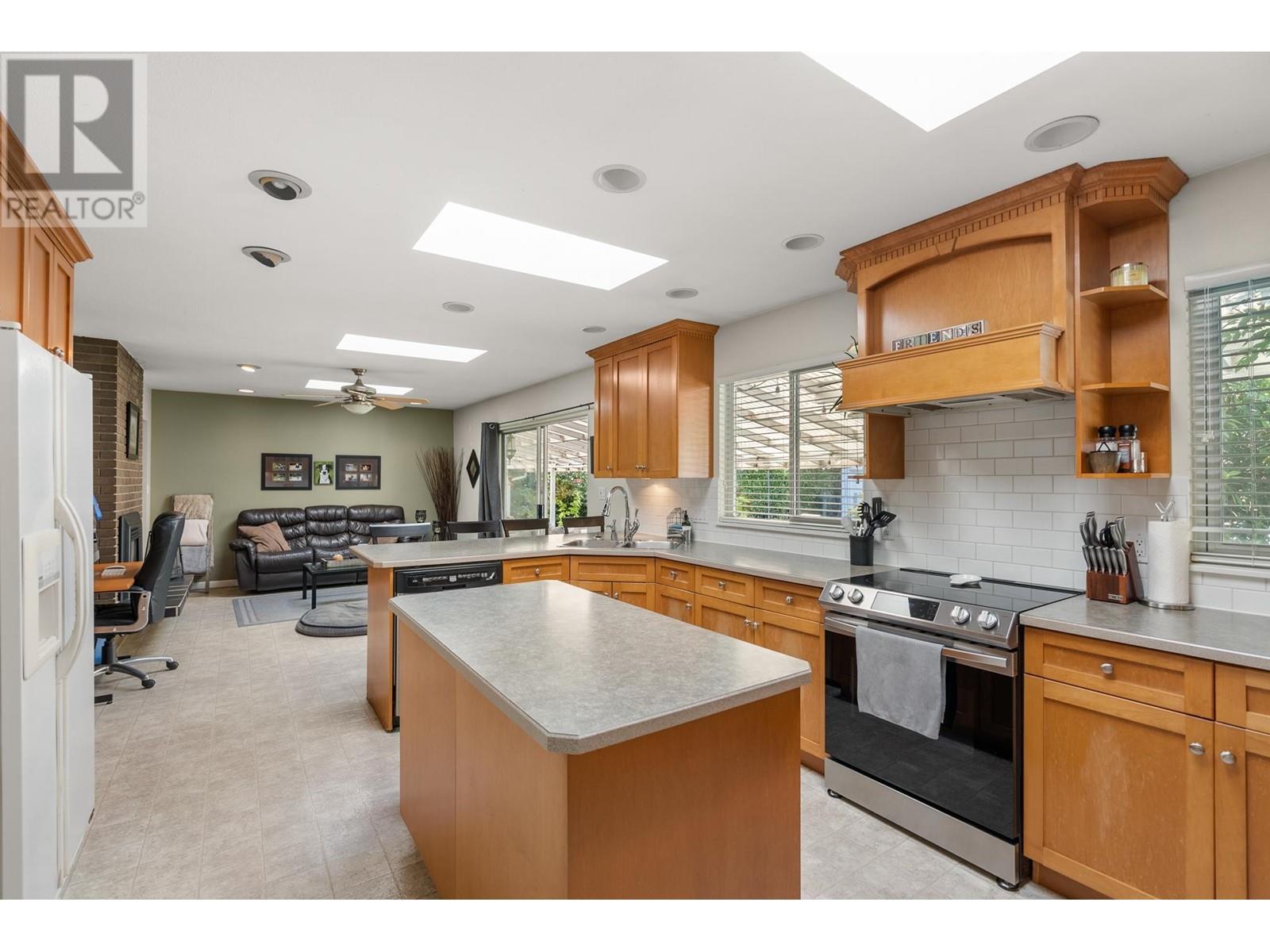 23679 Fern Crescent, Maple Ridge, British Columbia  V4R 2S9 - Photo 14 - R2815992