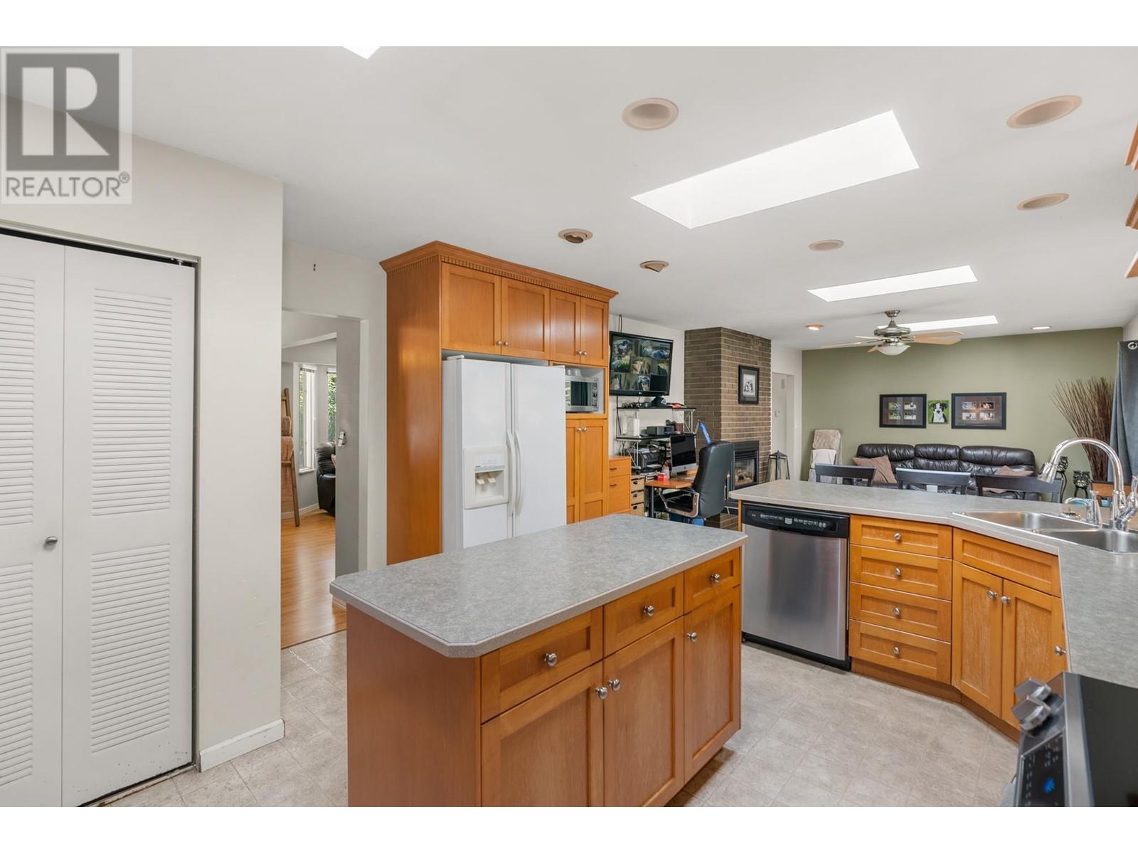 23679 Fern Crescent, Maple Ridge, British Columbia  V4R 2S9 - Photo 15 - R2815992