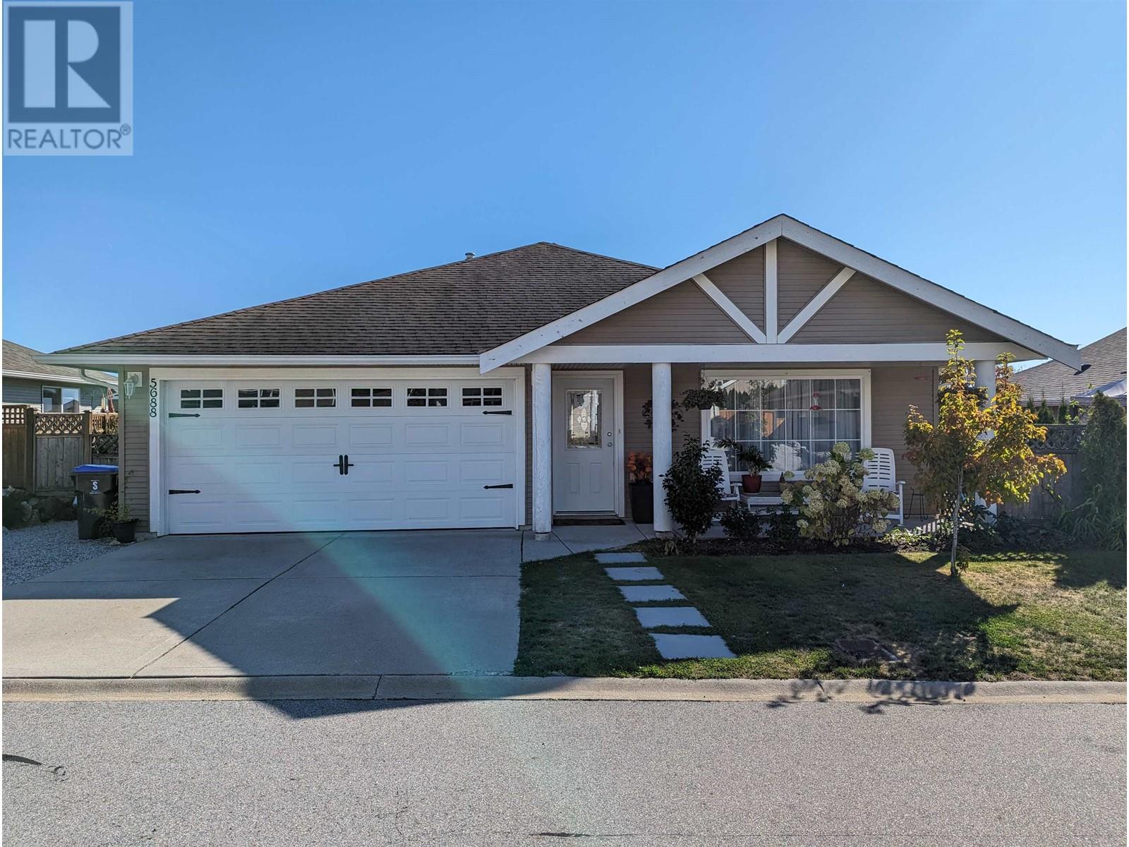 5688 Louise Way, Sechelt, British Columbia  V7Z 0N5 - Photo 2 - R2817940