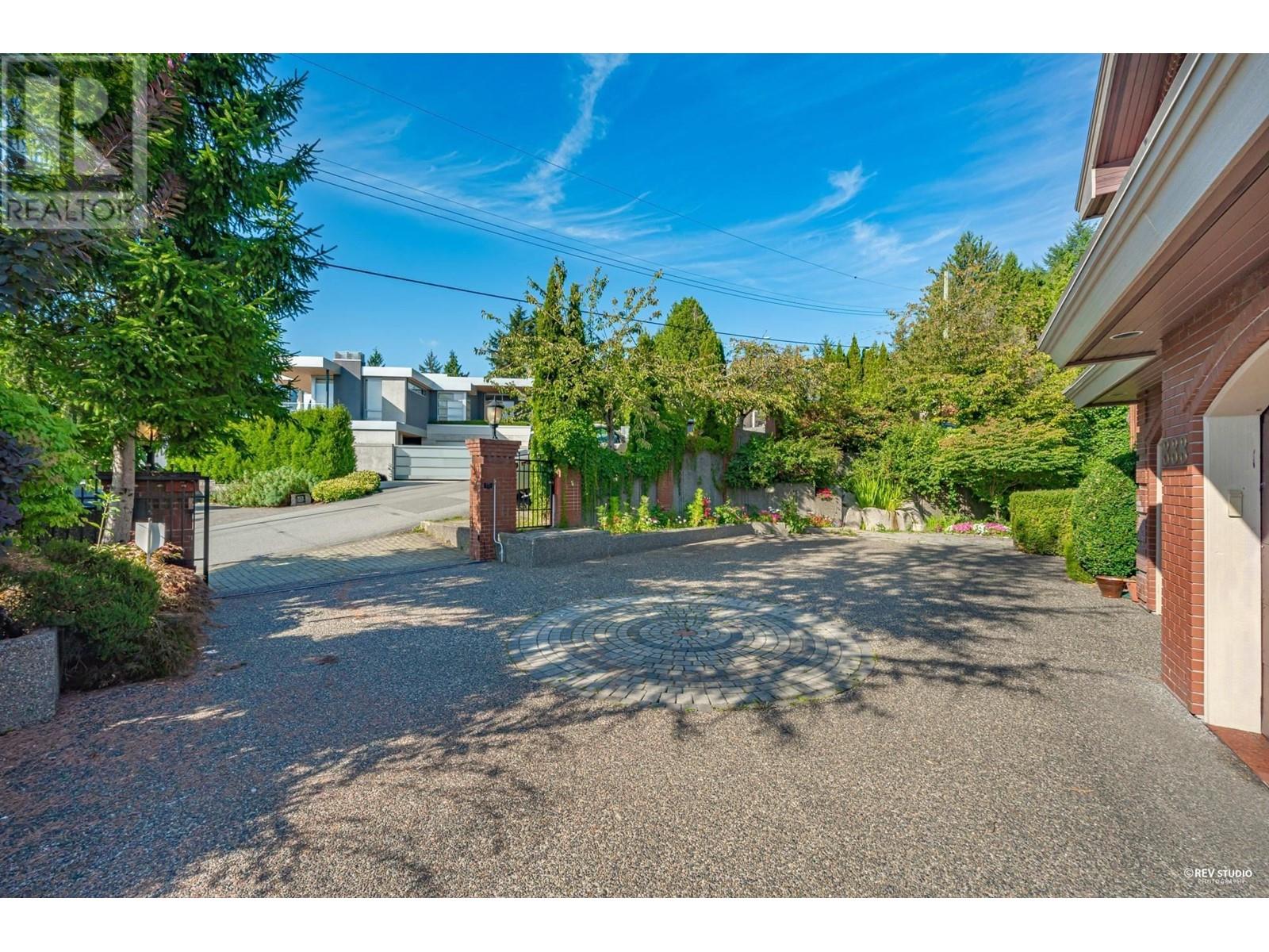 888 Sentinel Drive, West Vancouver, British Columbia  V7T 1T2 - Photo 5 - R2818233