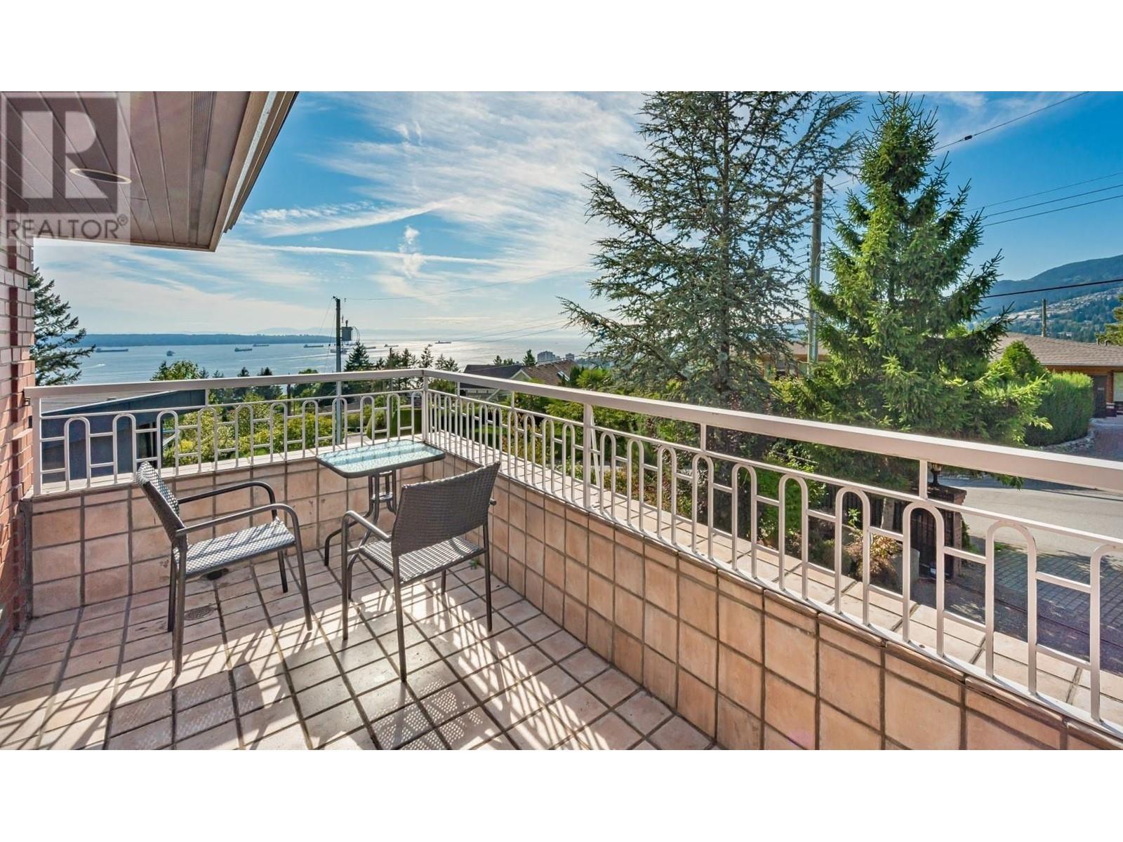 888 Sentinel Drive, West Vancouver, British Columbia  V7T 1T2 - Photo 6 - R2818233