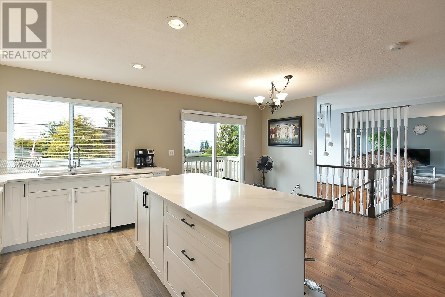 6488 Norvan Road, Sechelt, British Columbia  V7Z 0S6 - Photo 10 - R2818391