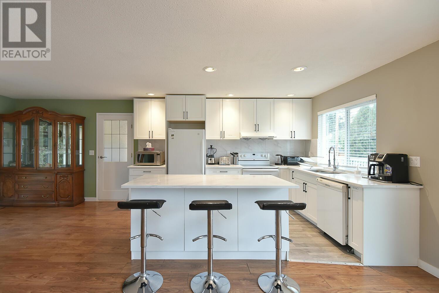 6488 Norvan Road, Sechelt, British Columbia  V7Z 0S6 - Photo 9 - R2818391
