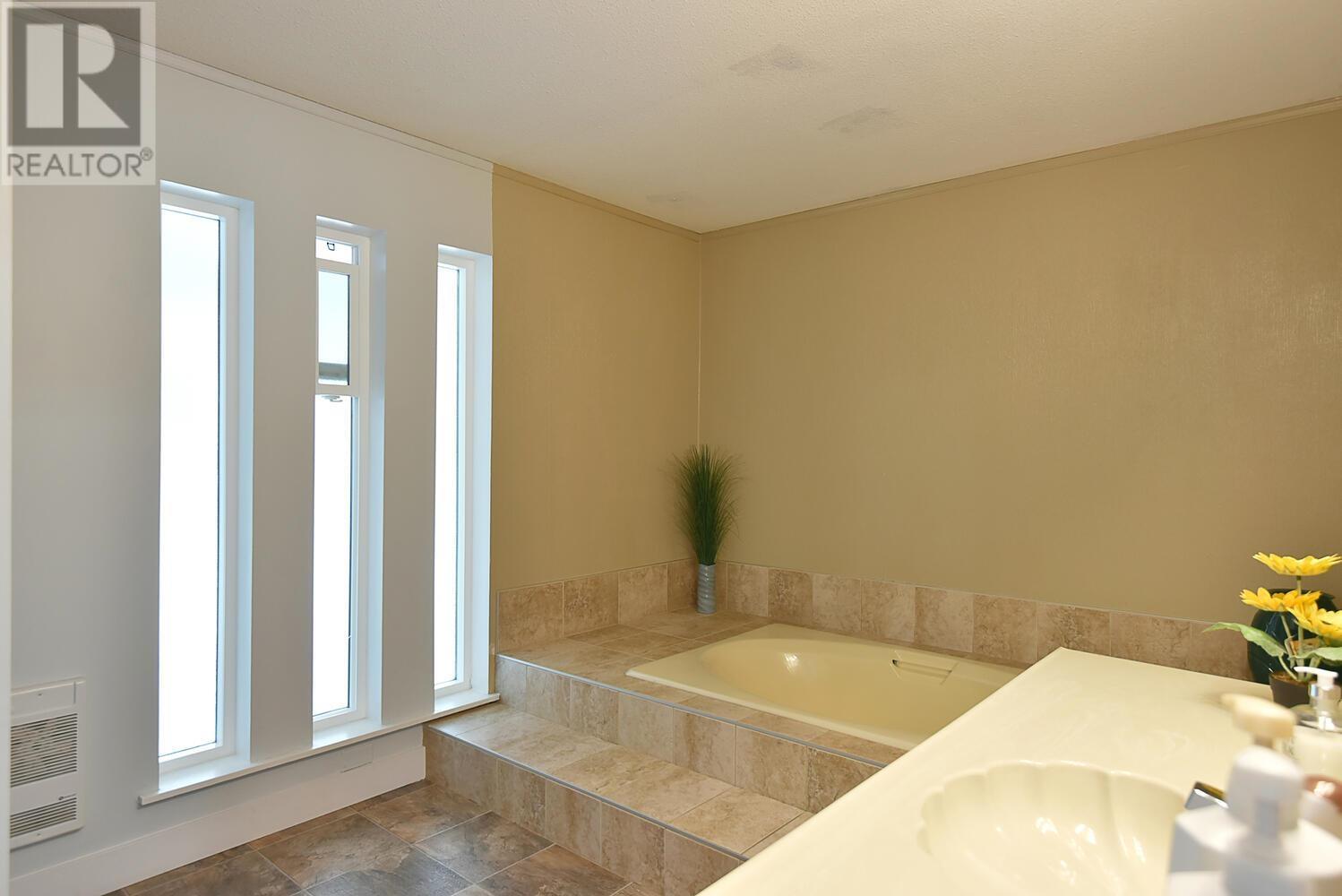 6488 Norvan Road, Sechelt, British Columbia  V7Z 0S6 - Photo 25 - R2818391