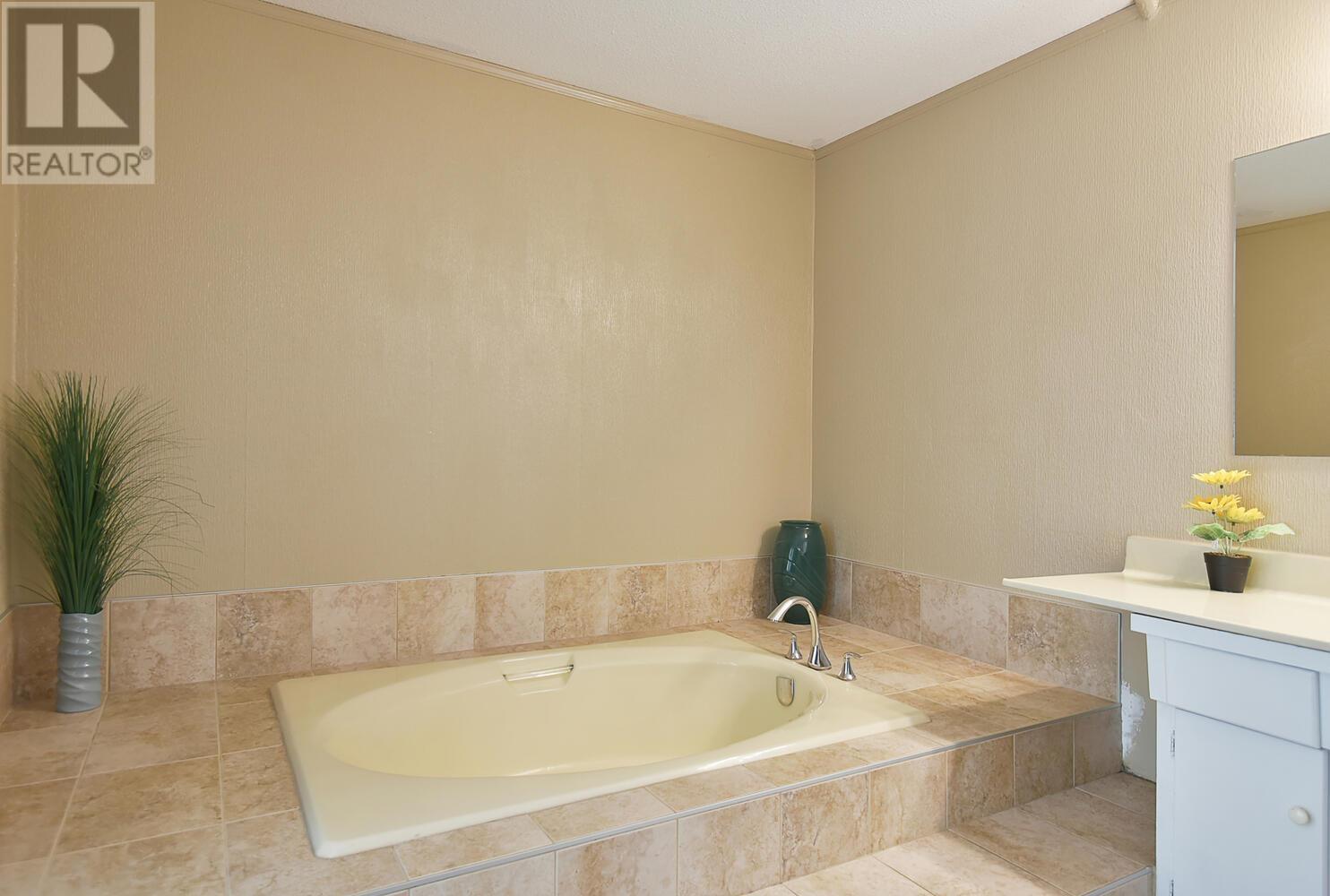 6488 Norvan Road, Sechelt, British Columbia  V7Z 0S6 - Photo 26 - R2818391