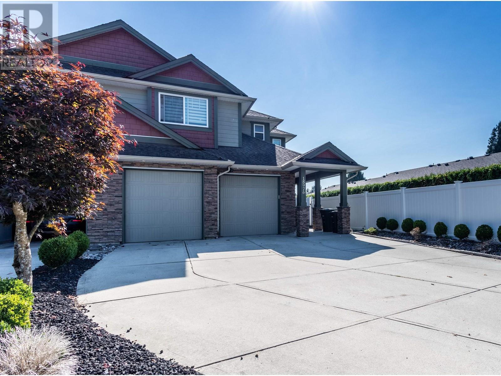 18976 Advent Road, Pitt Meadows, British Columbia  V3Y 2G4 - Photo 2 - R2818616