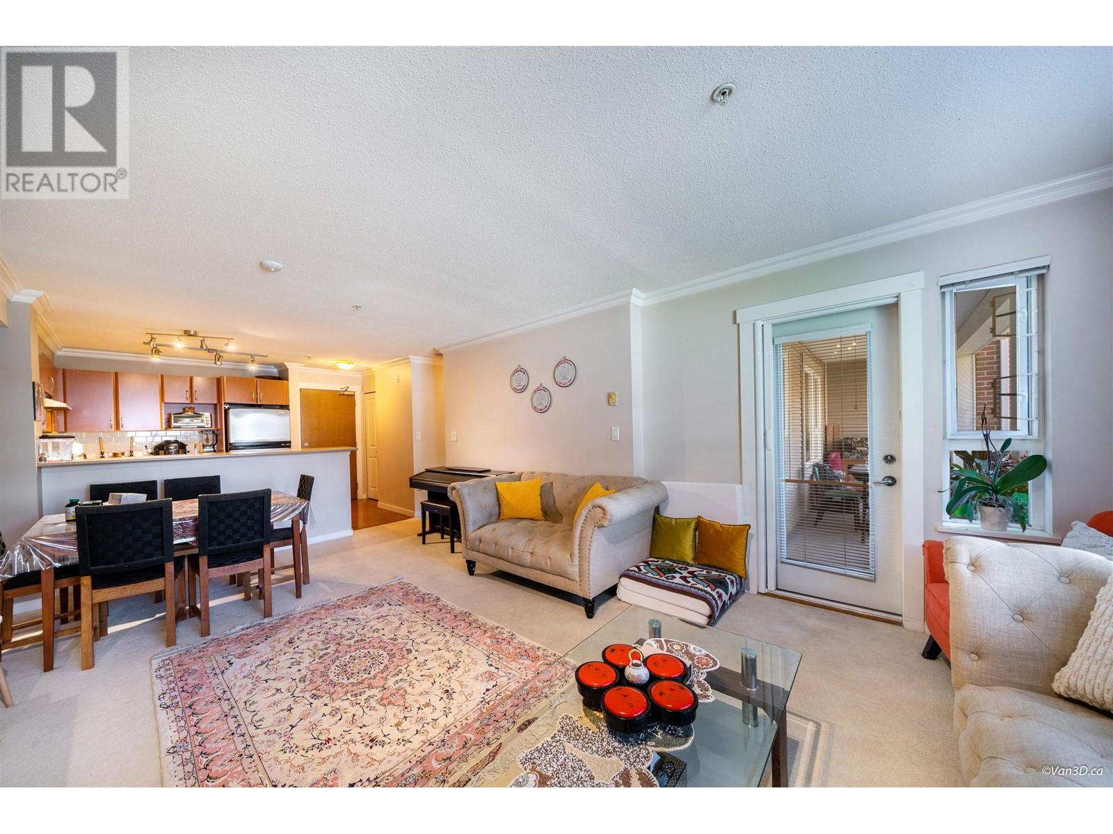 210 4723 DAWSON STREET, burnaby, British Columbia