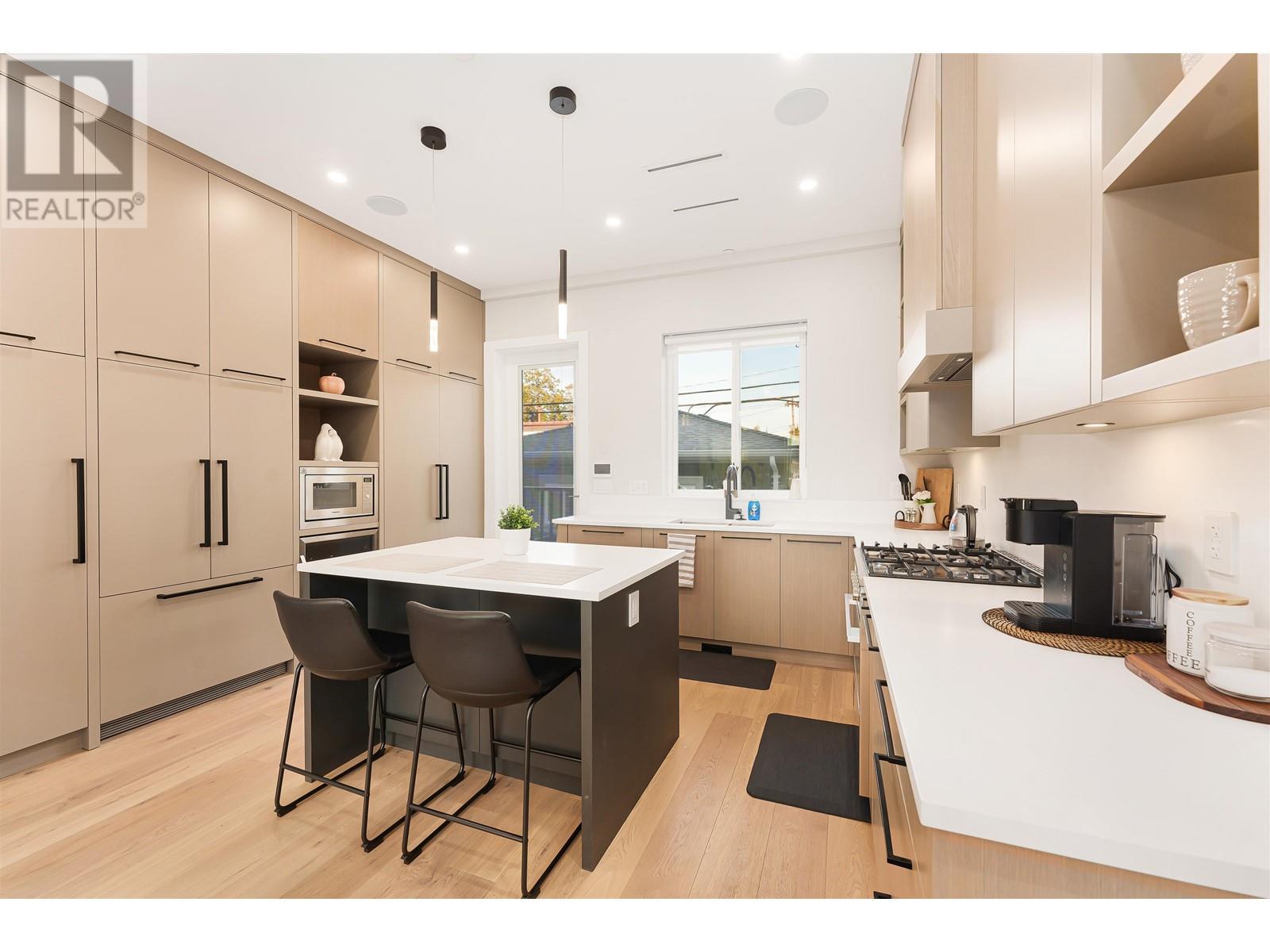 4246 E Victoria Drive, Vancouver, British Columbia  V5N 4N4 - Photo 3 - R2818302