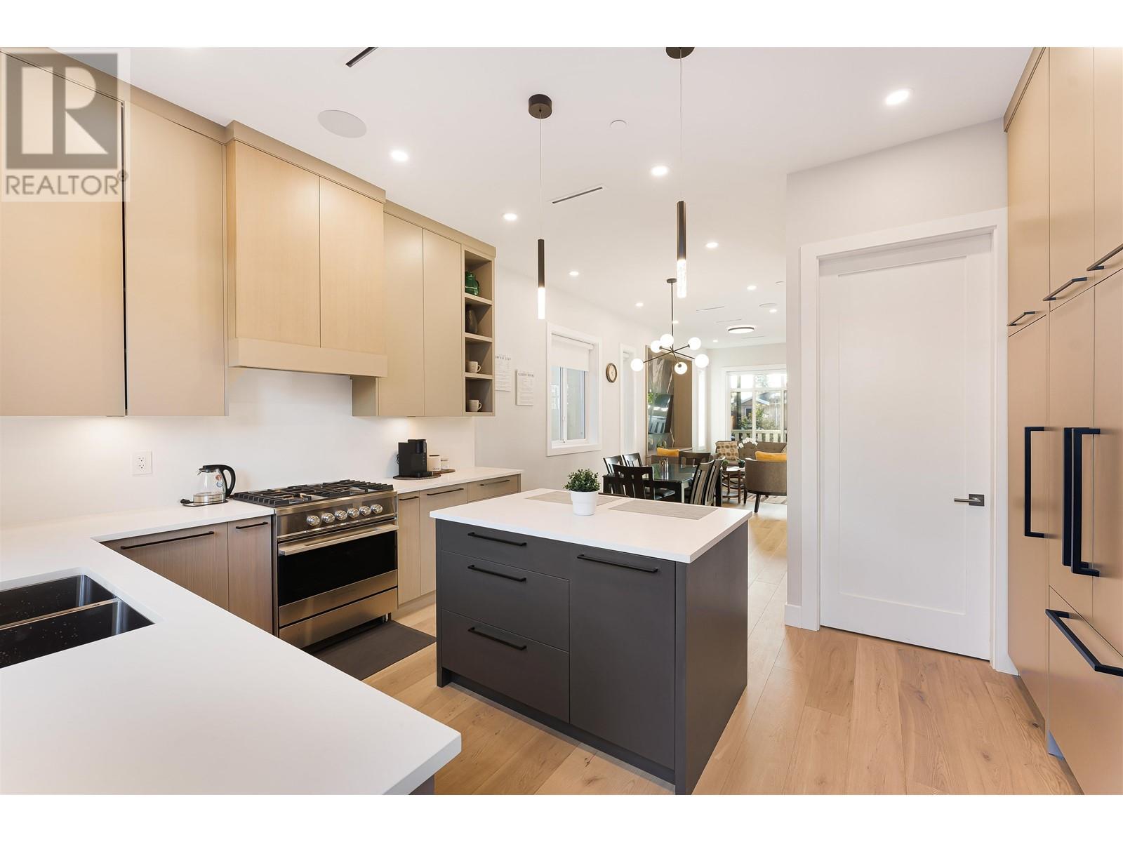 4246 E VICTORIA DRIVE, vancouver, British Columbia