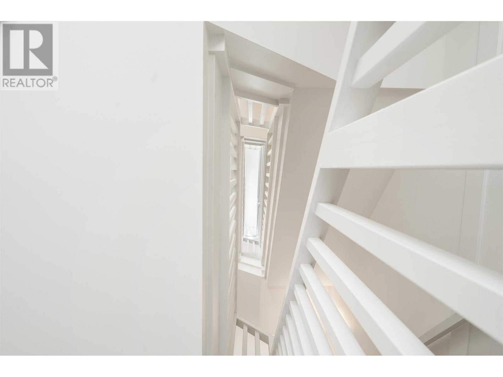 122 649 E 3rd Street, North Vancouver, British Columbia  V7L 1G6 - Photo 10 - R2818739