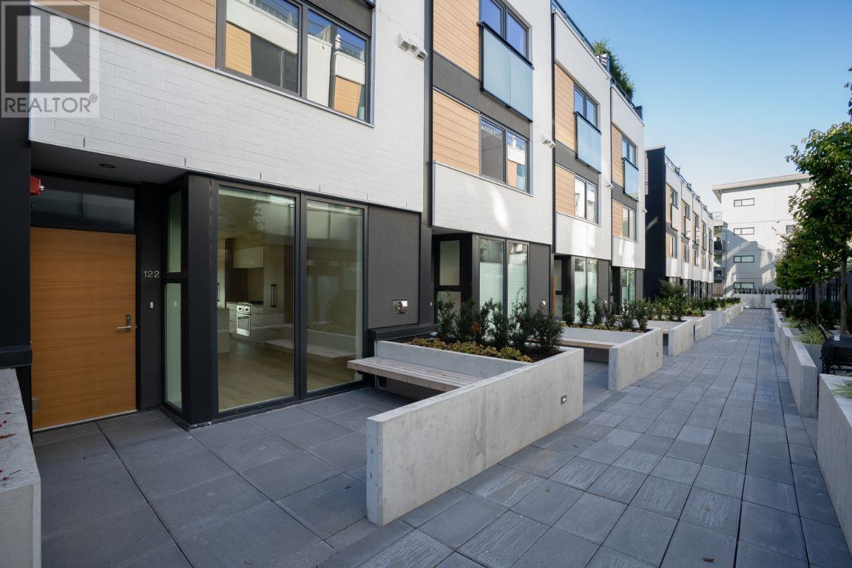 122 649 E 3rd Street, North Vancouver, British Columbia  V7L 1G6 - Photo 2 - R2818739