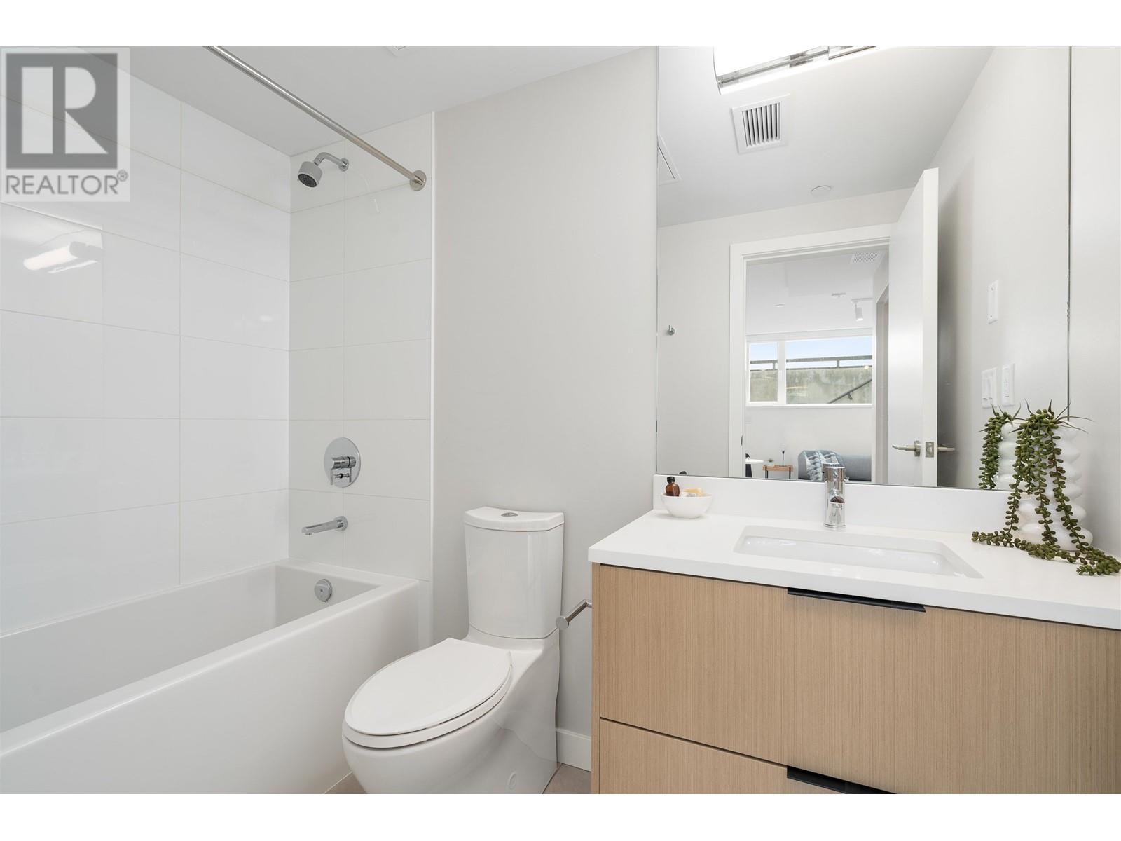 122 649 E 3rd Street, North Vancouver, British Columbia  V7L 1G6 - Photo 33 - R2818739