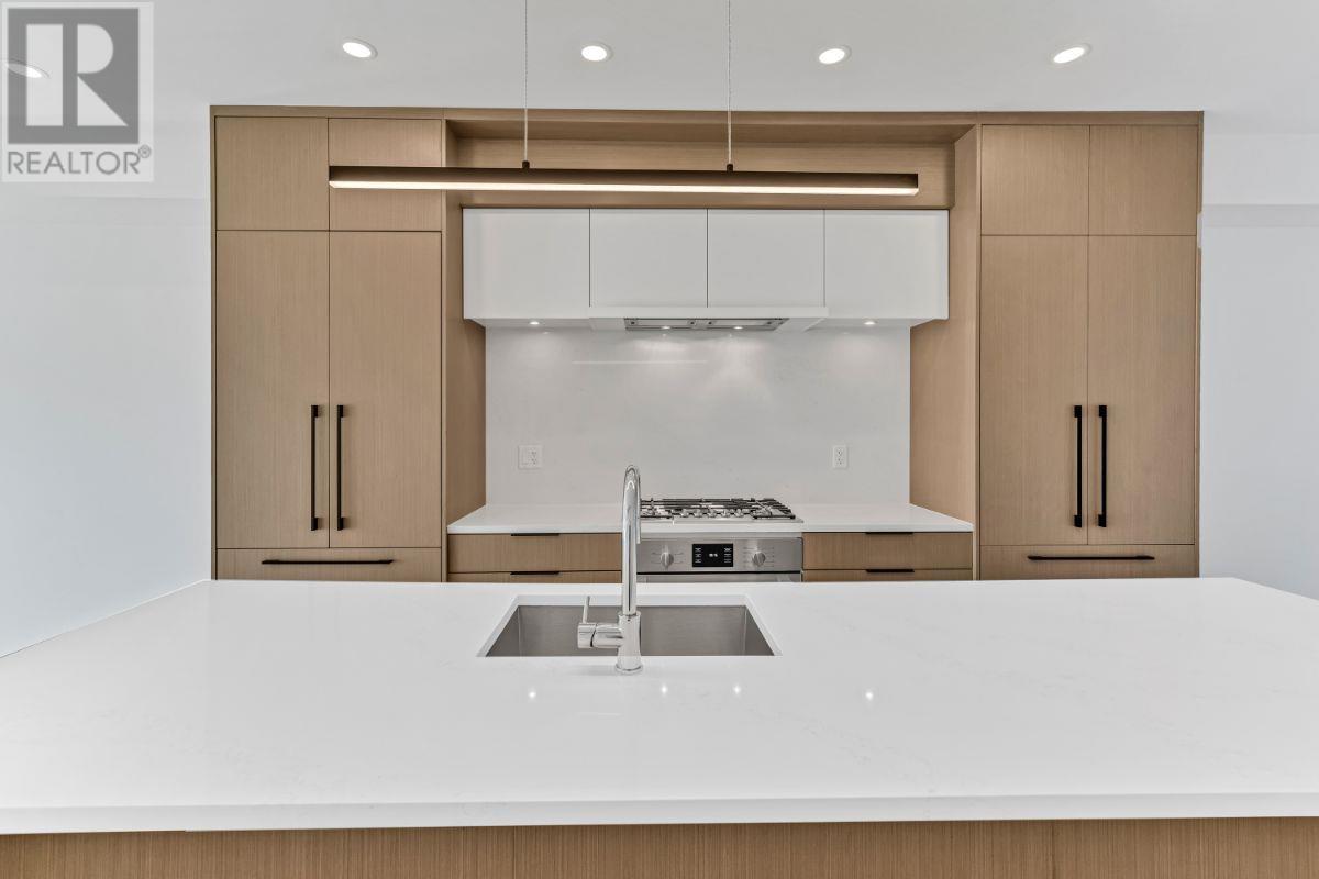 122 649 E 3rd Street, North Vancouver, British Columbia  V7L 1G6 - Photo 5 - R2818739