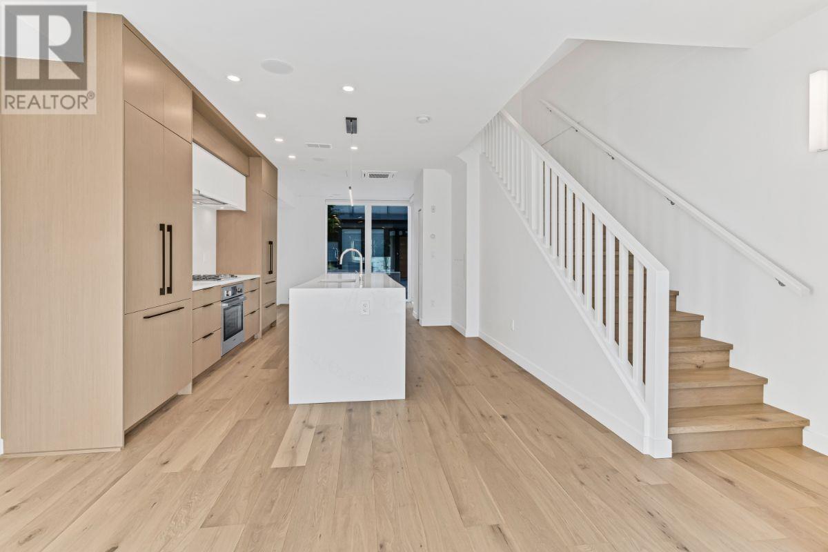 122 649 E 3rd Street, North Vancouver, British Columbia  V7L 1G6 - Photo 7 - R2818739