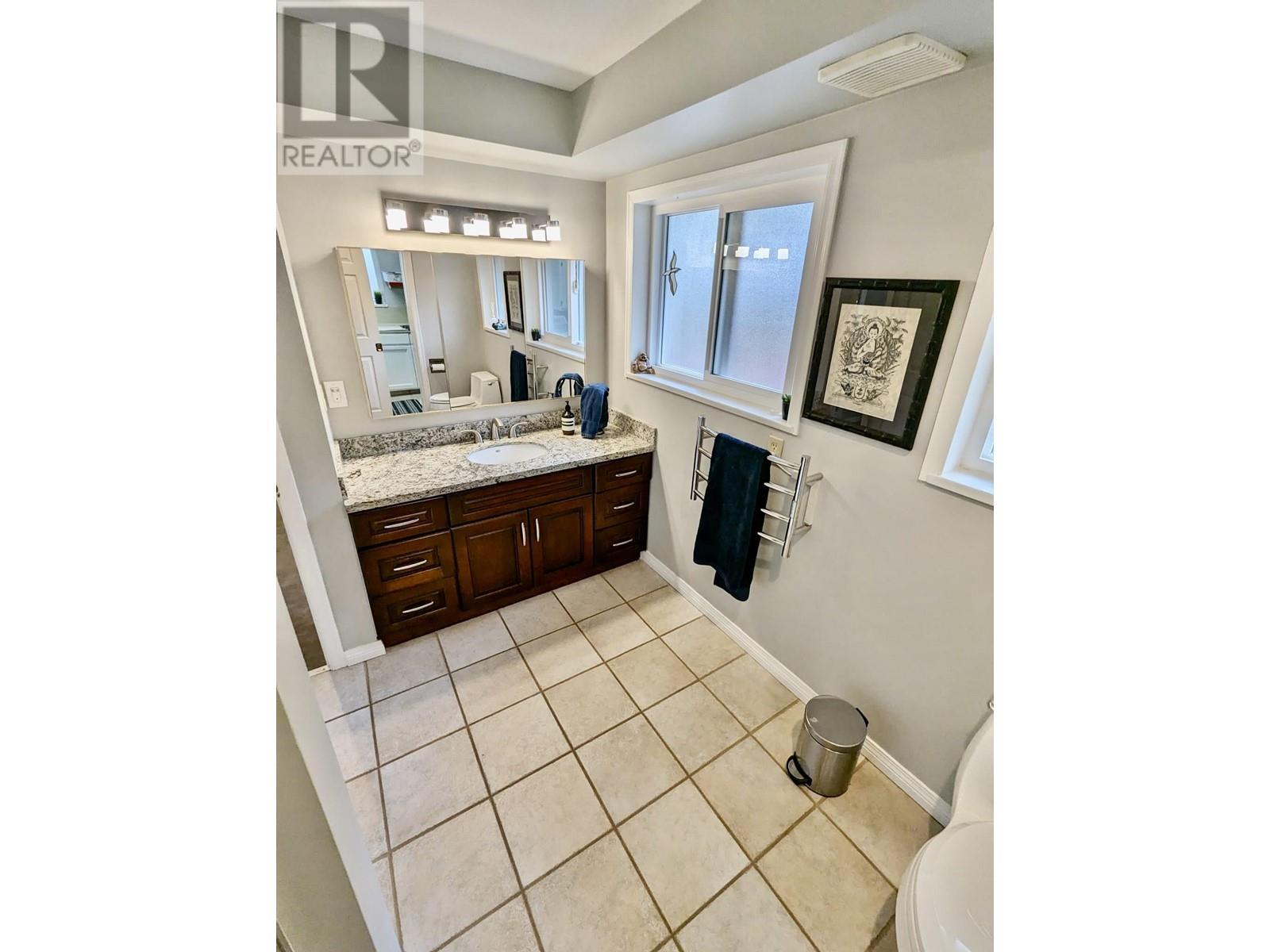 472 Cariboo Crescent, Coquitlam, British Columbia  V3C 4X7 - Photo 6 - R2816535