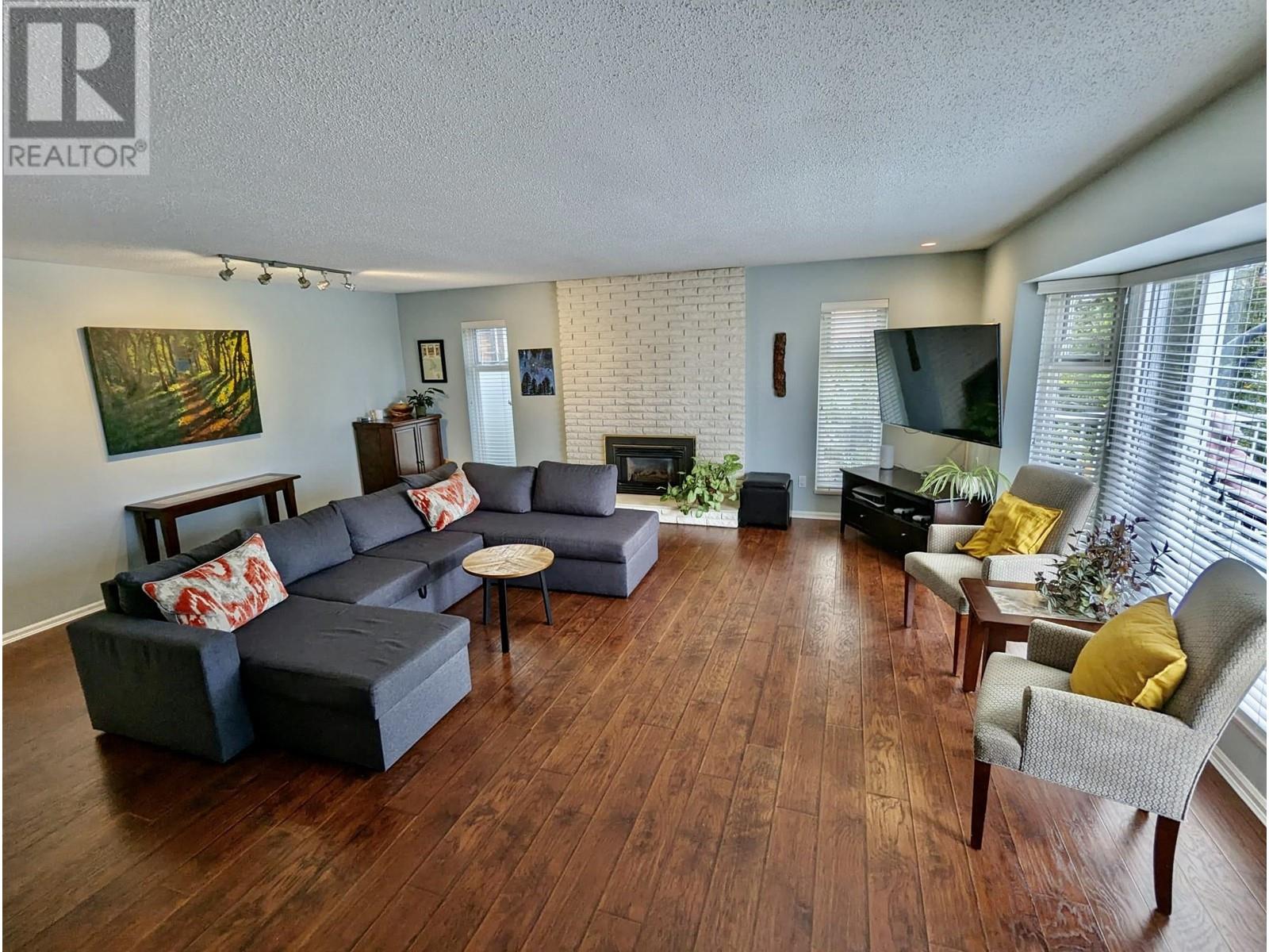 472 Cariboo Crescent, Coquitlam, British Columbia  V3C 4X7 - Photo 3 - R2816535