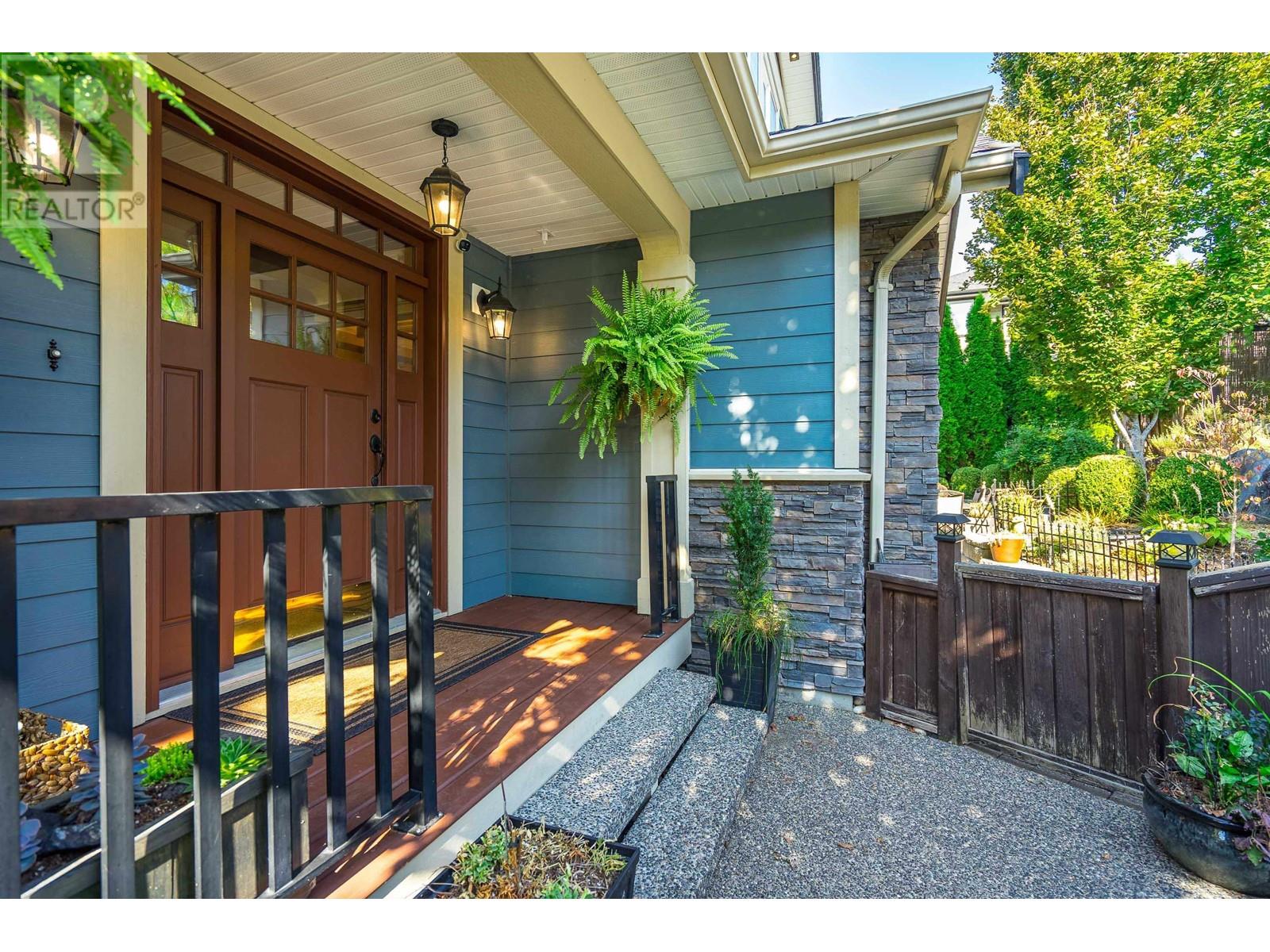 10339 Mceachern Street, Maple Ridge, British Columbia  V2W 0B2 - Photo 3 - R2818845
