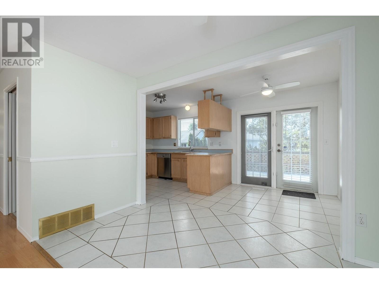 12431 188a Street, Pitt Meadows, British Columbia  V3Y 2H5 - Photo 11 - R2818898