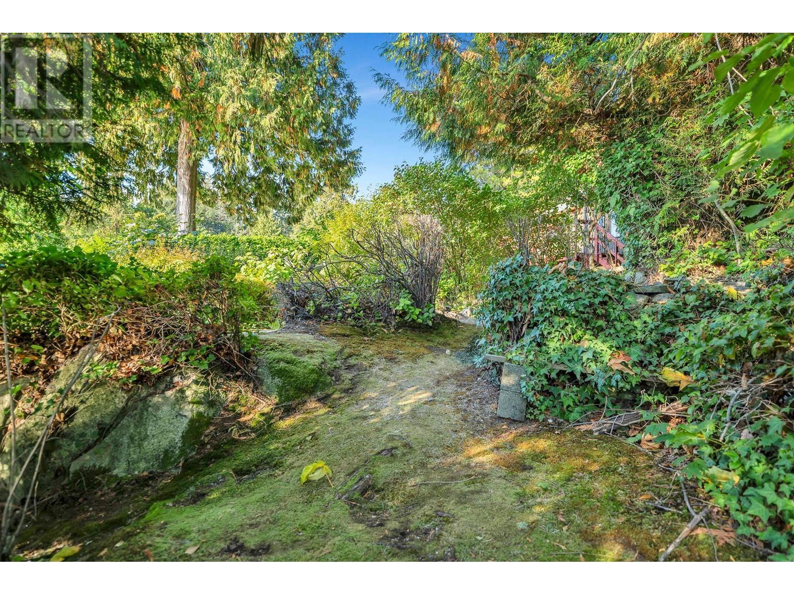 4573 Strathcona Road, North Vancouver, British Columbia  V7G 1G7 - Photo 10 - R2818903