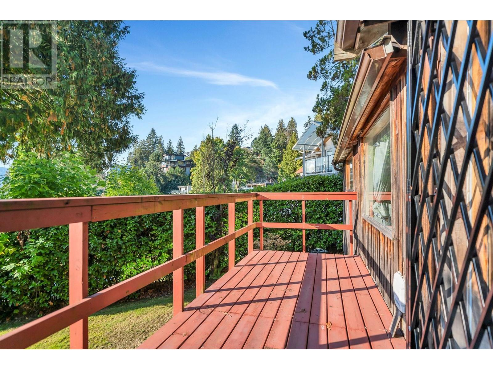 4573 Strathcona Road, North Vancouver, British Columbia  V7G 1G7 - Photo 11 - R2818903