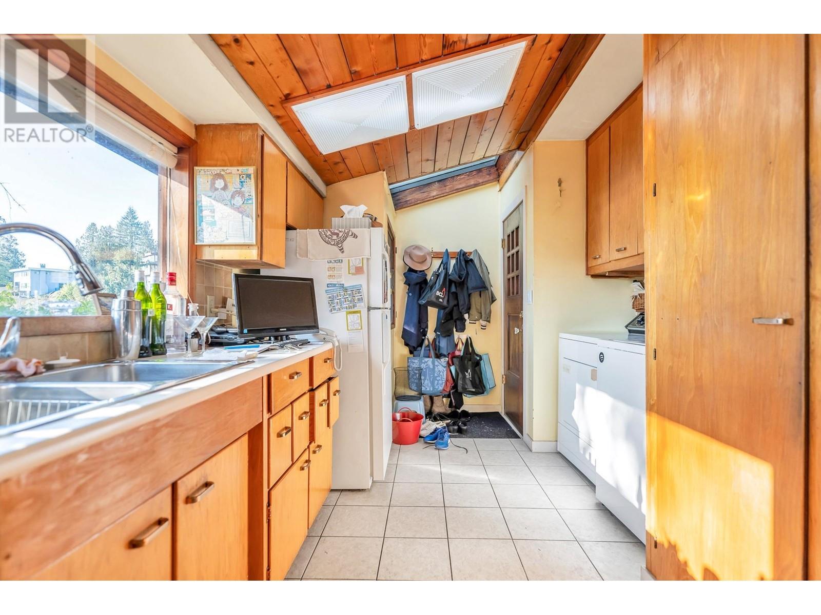 4573 Strathcona Road, North Vancouver, British Columbia  V7G 1G7 - Photo 15 - R2818903