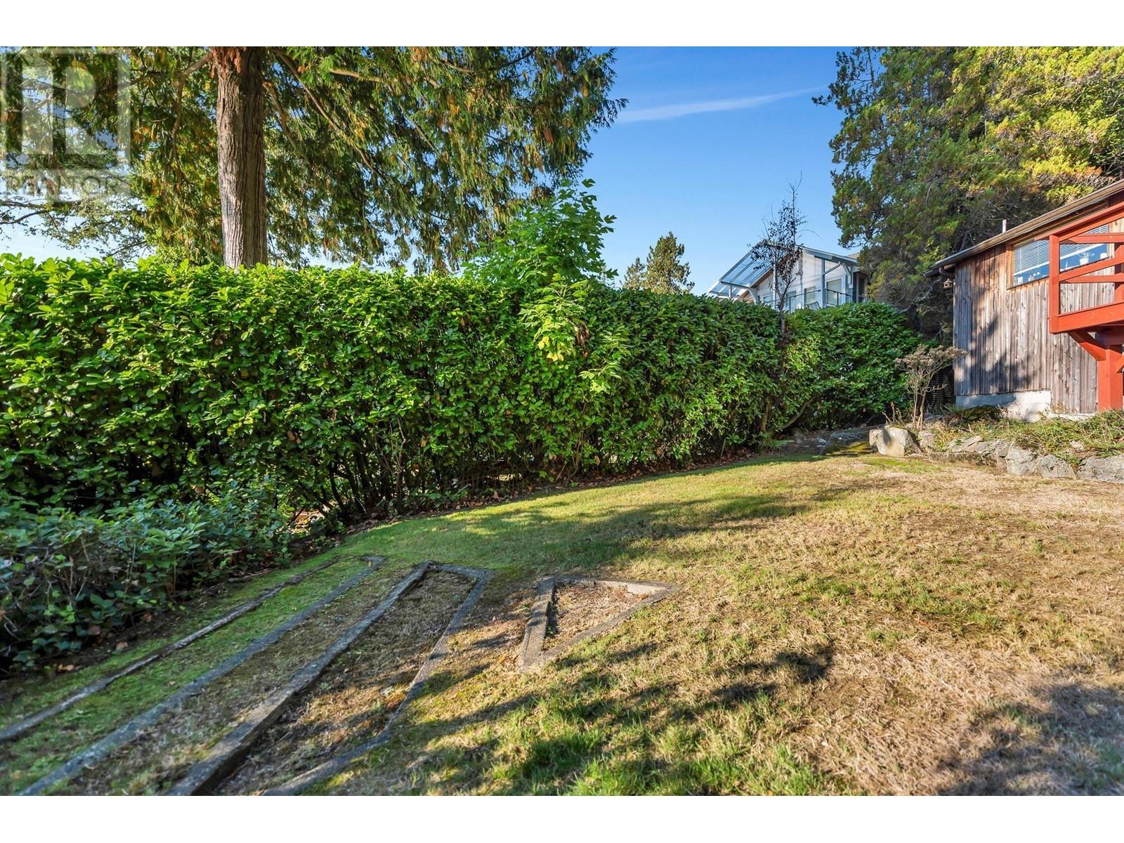 4573 Strathcona Road, North Vancouver, British Columbia  V7G 1G7 - Photo 8 - R2818903