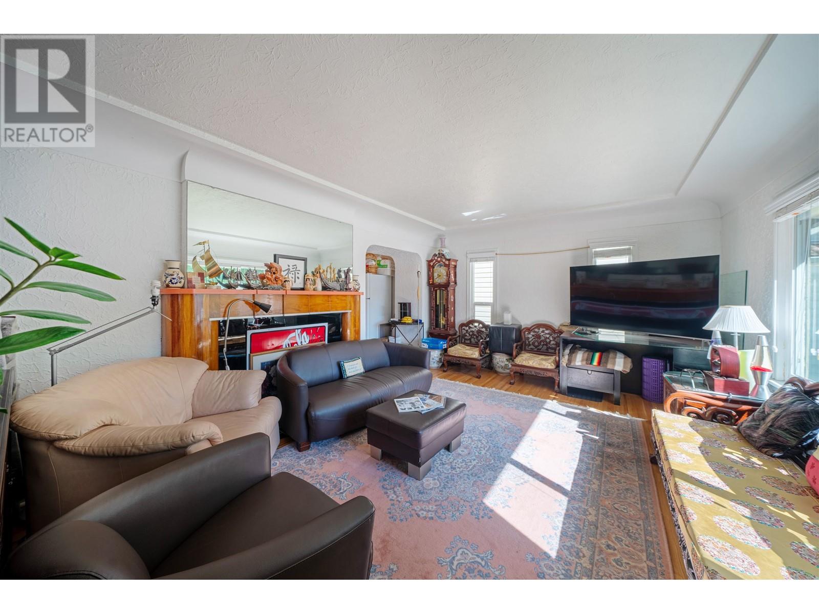 115 E 41st Avenue, Vancouver, British Columbia  V5W 1N6 - Photo 4 - R2817346