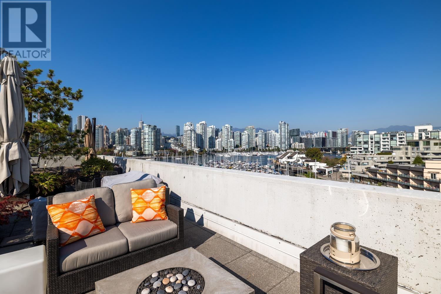 312 674 Leg In Boot Square, Vancouver, British Columbia  V5Z 4B4 - Photo 3 - R2818945