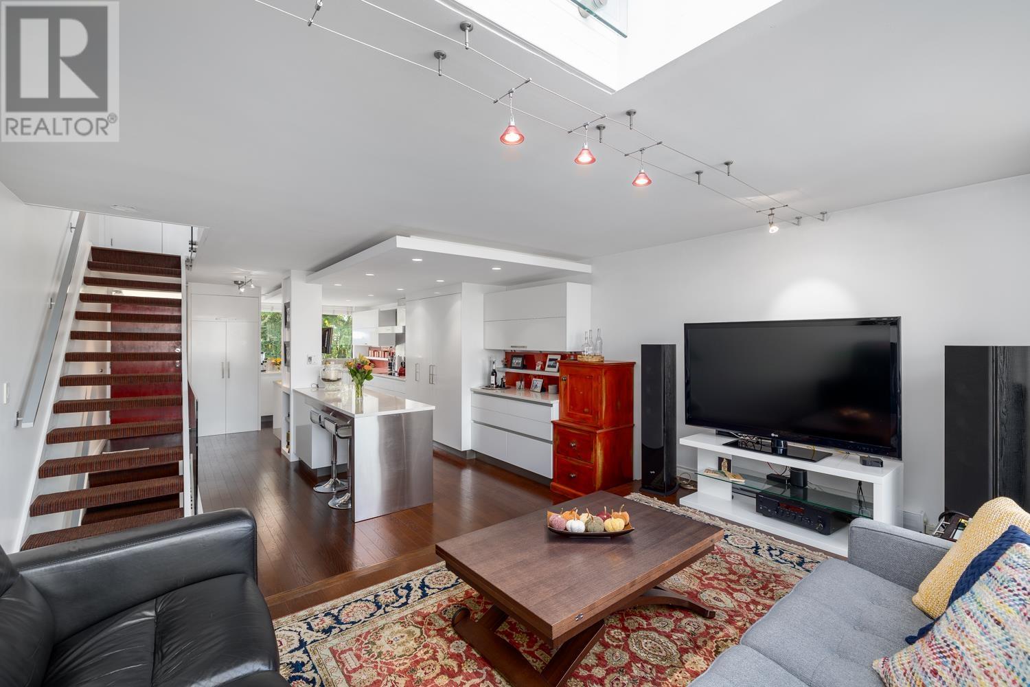 312 674 Leg In Boot Square, Vancouver, British Columbia  V5Z 4B4 - Photo 7 - R2818945