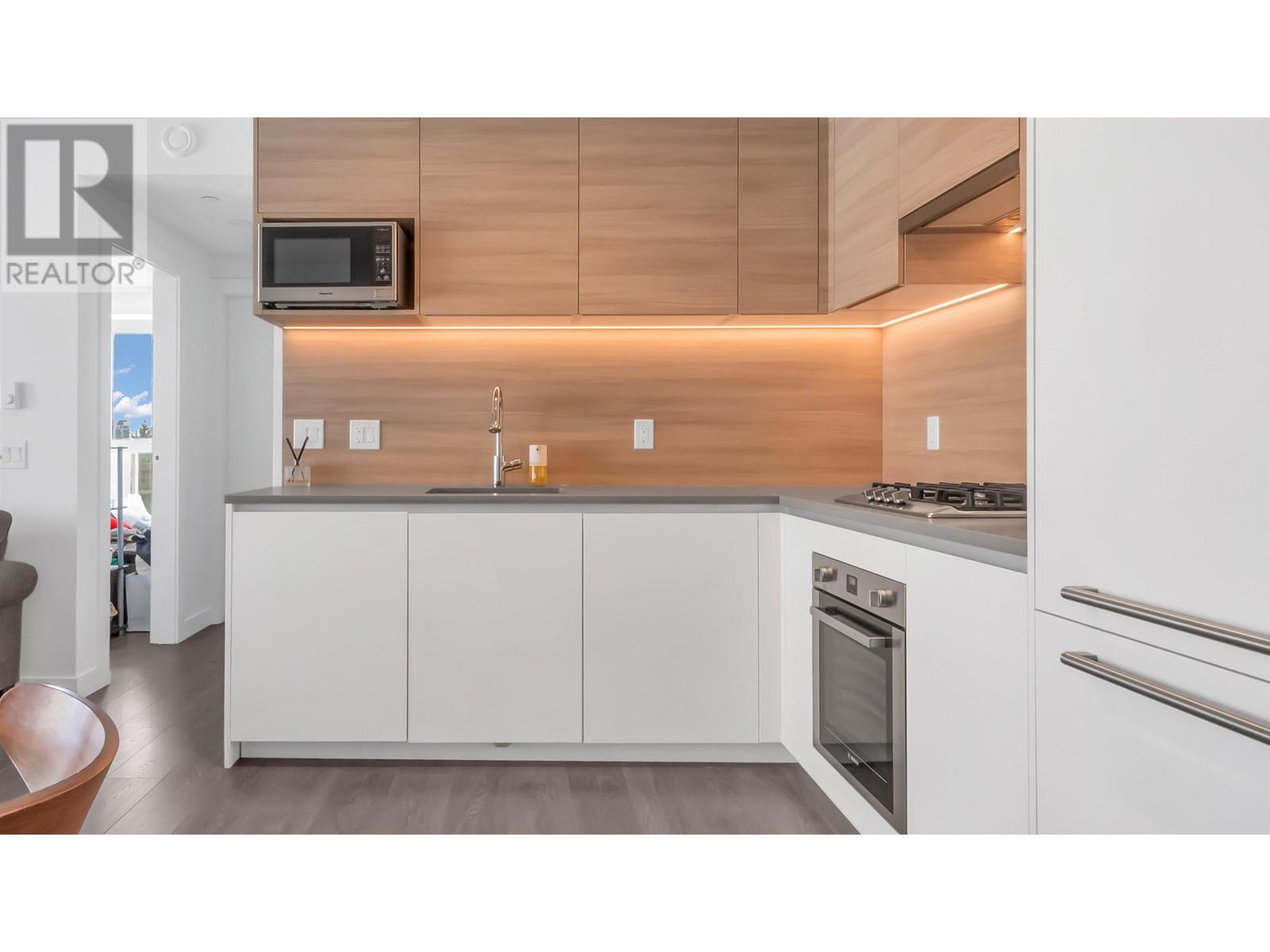 1102 652 Whiting Way, Coquitlam, British Columbia  V3J 0K3 - Photo 2 - R2818995