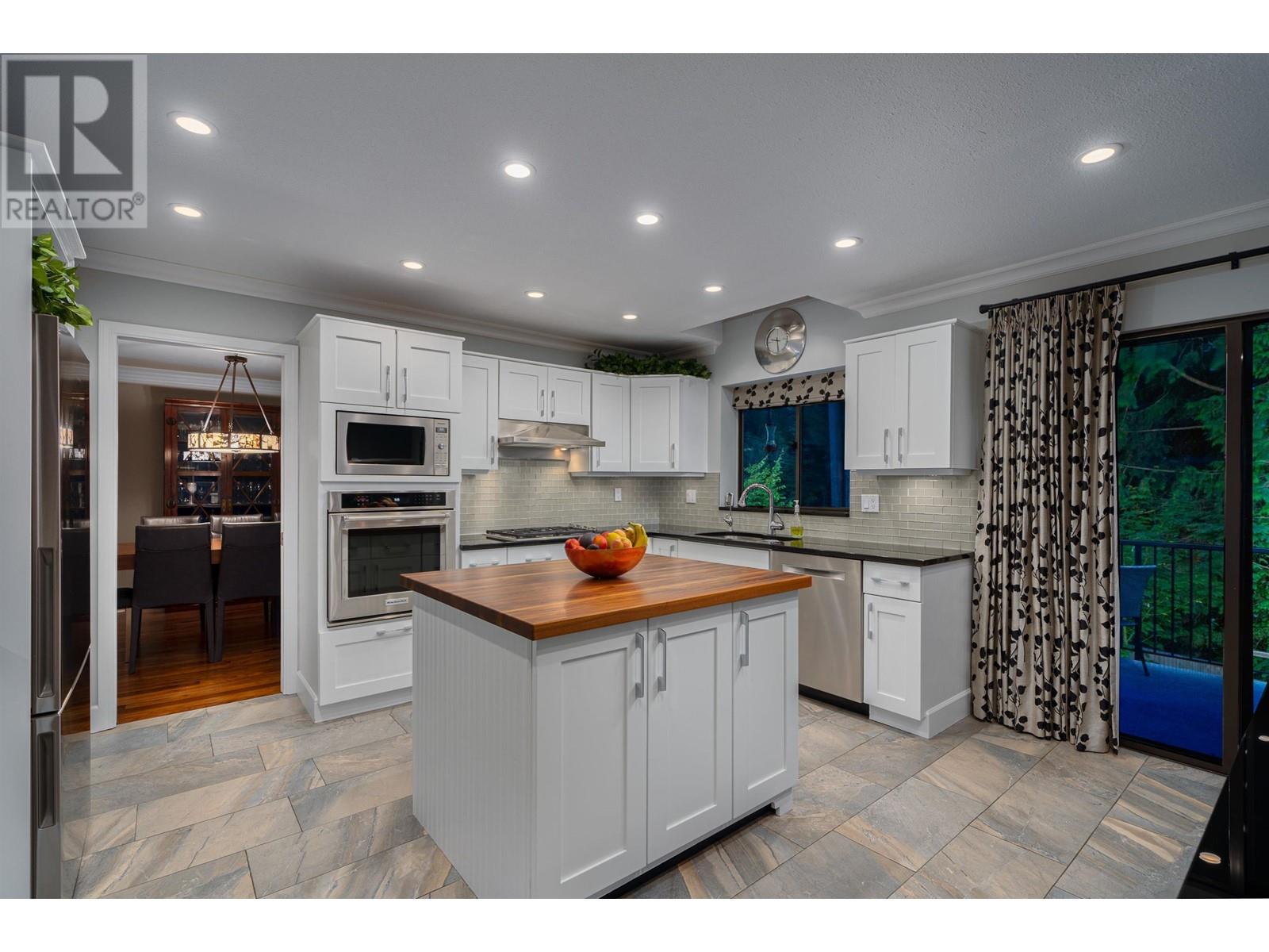 5791 Grousewoods Crescent, North Vancouver, British Columbia  V7R 4V9 - Photo 10 - R2819015