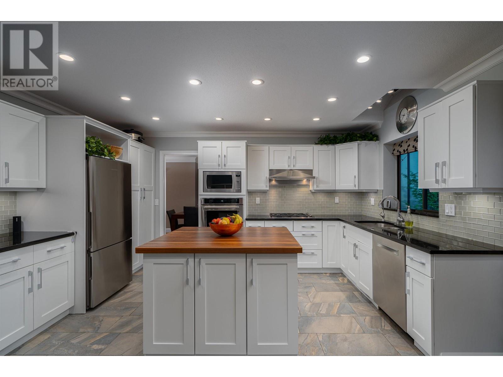 5791 Grousewoods Crescent, North Vancouver, British Columbia  V7R 4V9 - Photo 11 - R2819015