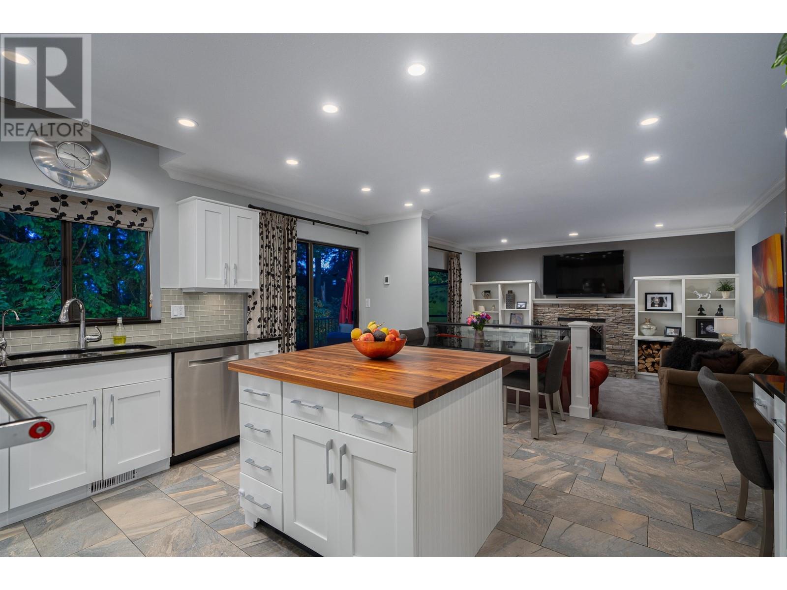 5791 Grousewoods Crescent, North Vancouver, British Columbia  V7R 4V9 - Photo 12 - R2819015
