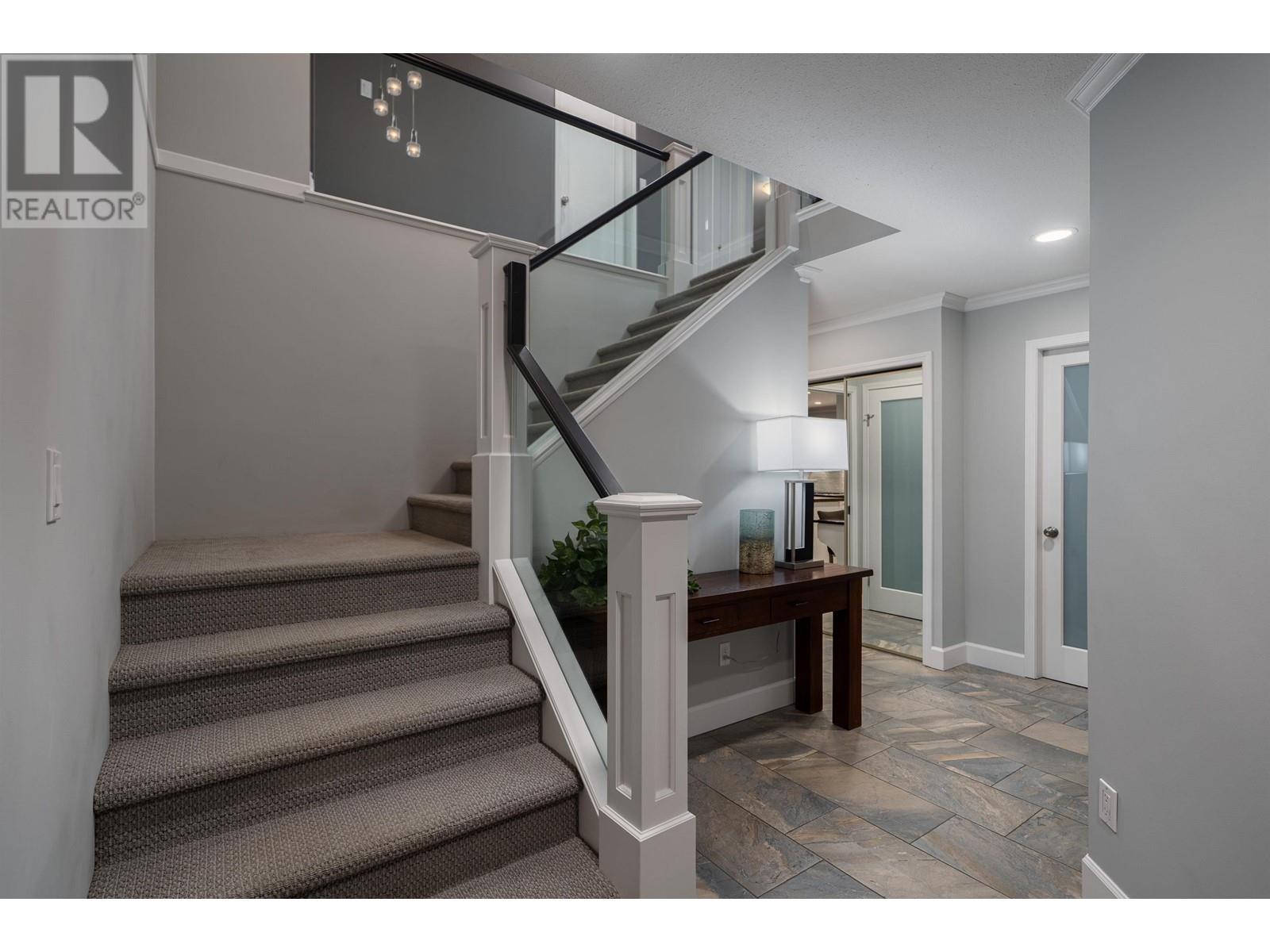 5791 Grousewoods Crescent, North Vancouver, British Columbia  V7R 4V9 - Photo 2 - R2819015