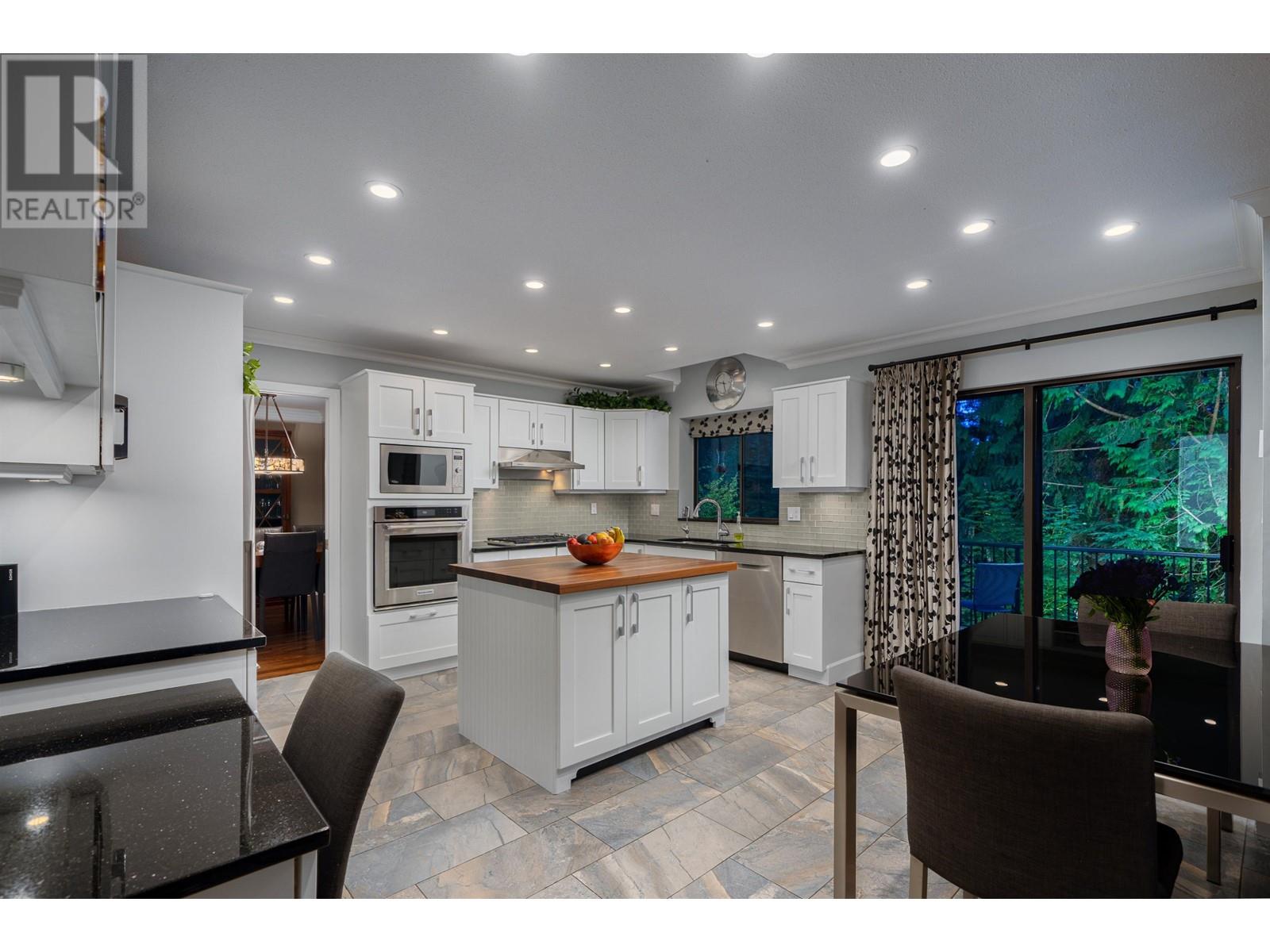 5791 Grousewoods Crescent, North Vancouver, British Columbia  V7R 4V9 - Photo 9 - R2819015