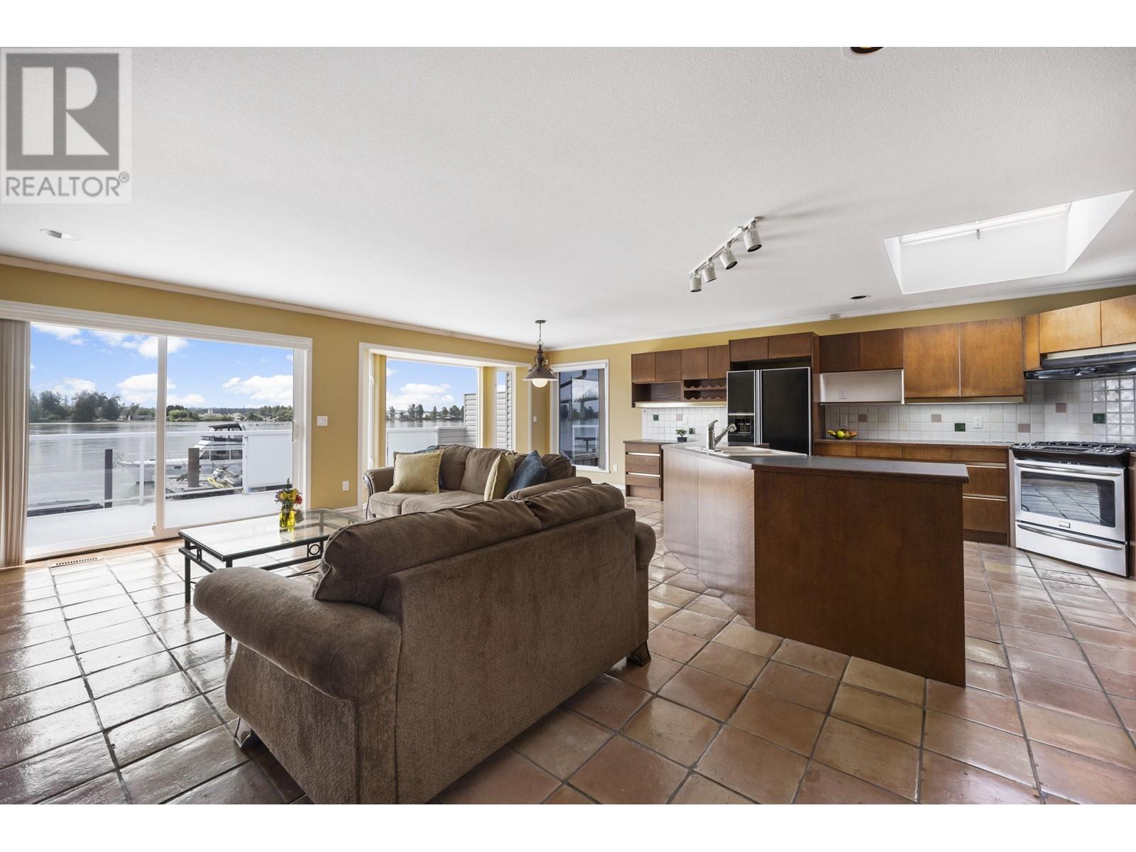 20250 Wharf Street, Maple Ridge, British Columbia  V2X 1A3 - Photo 4 - R2808762