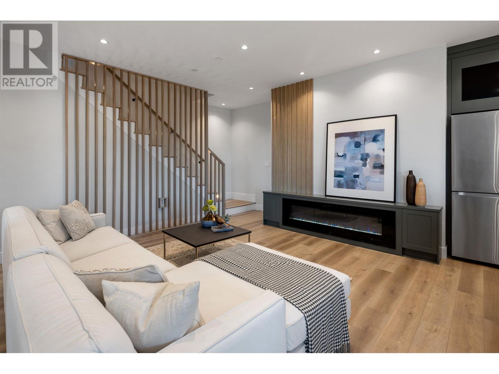 1109 Dansey Avenue, Coquitlam, British Columbia  V3K 3H5 - Photo 3 - R2815520