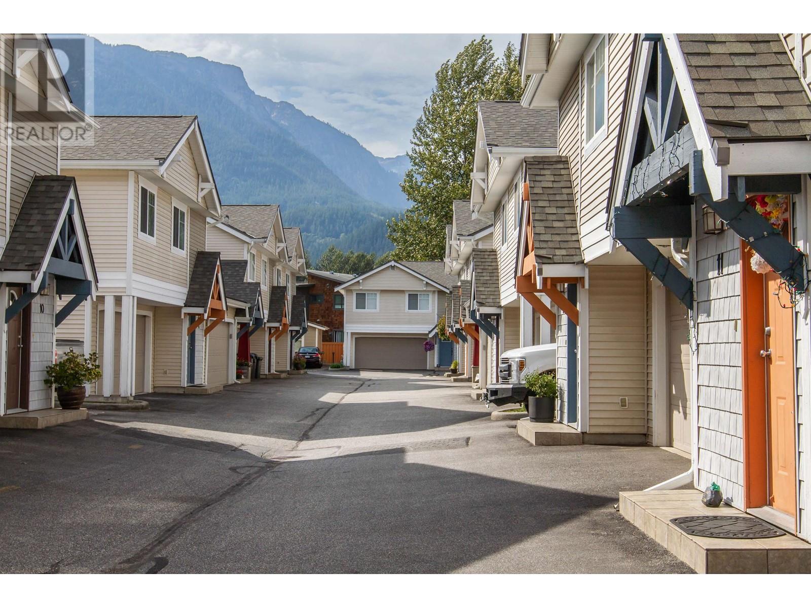 11 1821 Willow Crescent, Squamish, British Columbia  V8B 0L9 - Photo 2 - R2819073