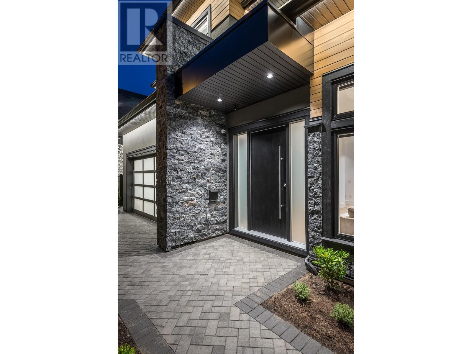 1402 Pipeline Place, Coquitlam, British Columbia  V0V 0V0 - Photo 2 - R2819042